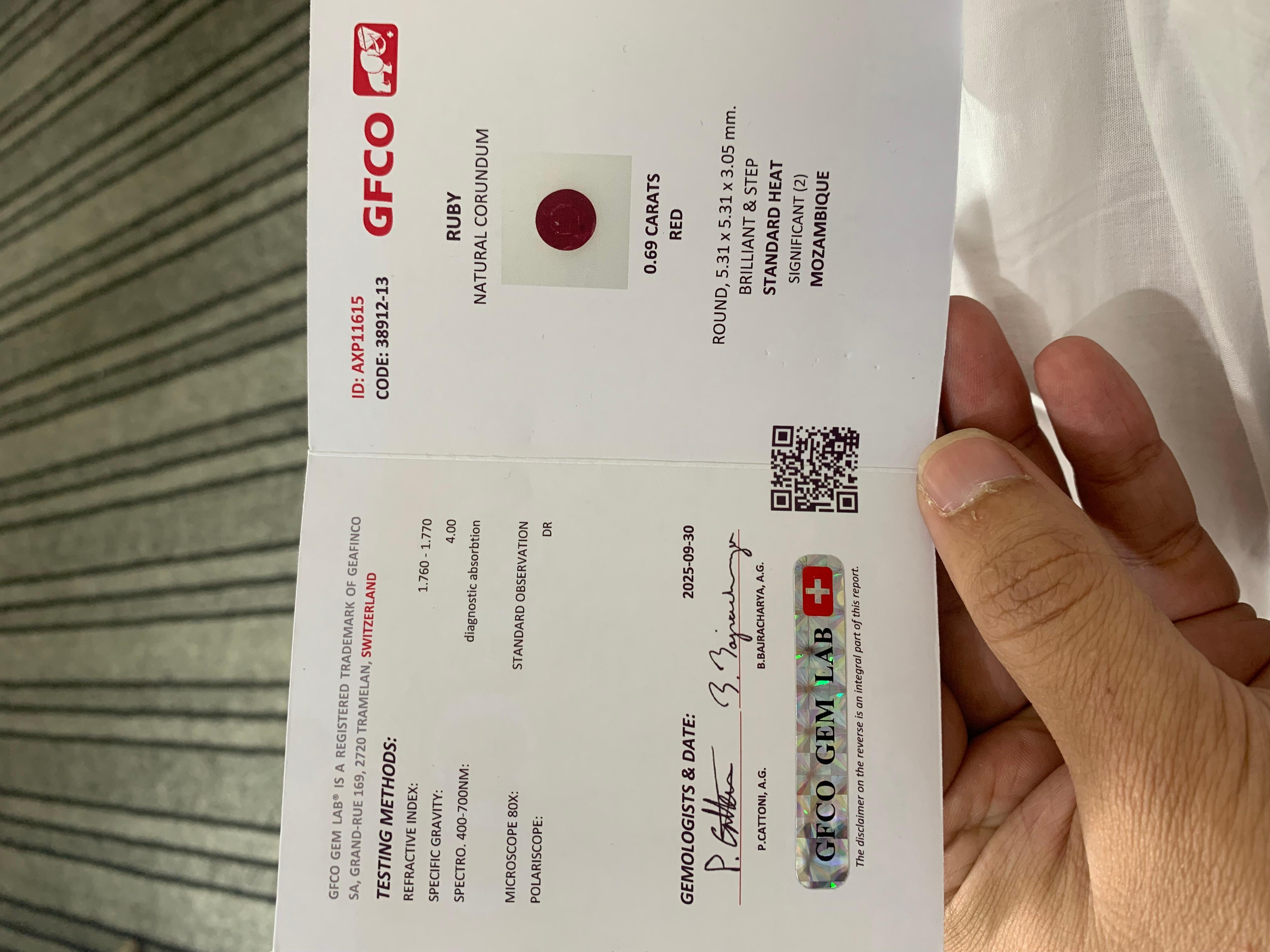 Gema suelta de rubí natural de Mozambique de 0,69 quilates certificada por la GFCO en venta 8