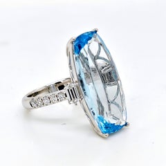 Anello in oro bianco con acquamarina Fancy e diamanti rotondi certificato GFCO da 13,53 carati