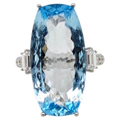 Anello in oro bianco con acquamarina Fancy e diamanti rotondi certificato GFCO da 13,53 carati