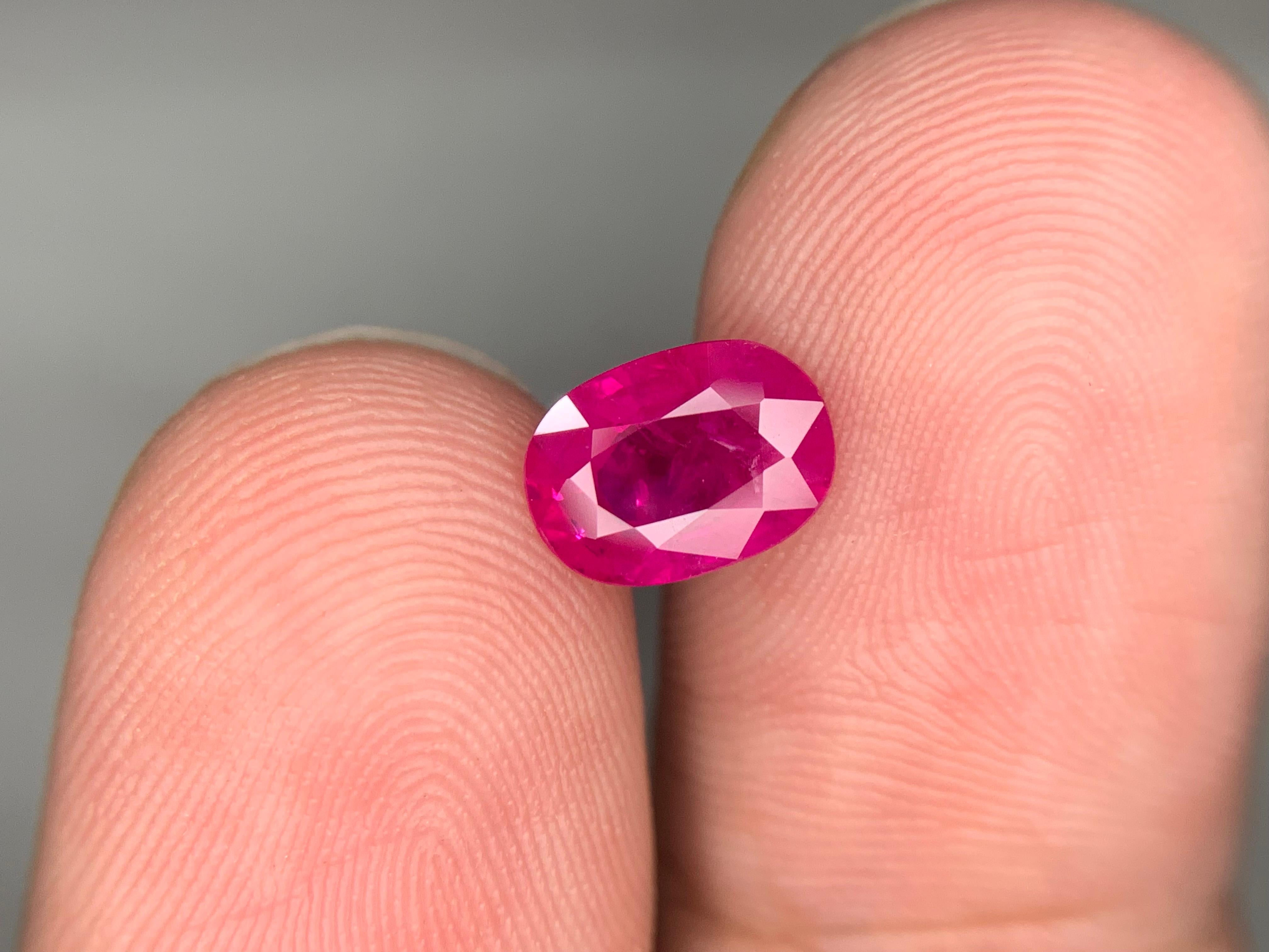 Pierre précieuse de 1,39 carat, certifiée par le GFCO, rubis birman en vrac et taillé en brillant en vente 4