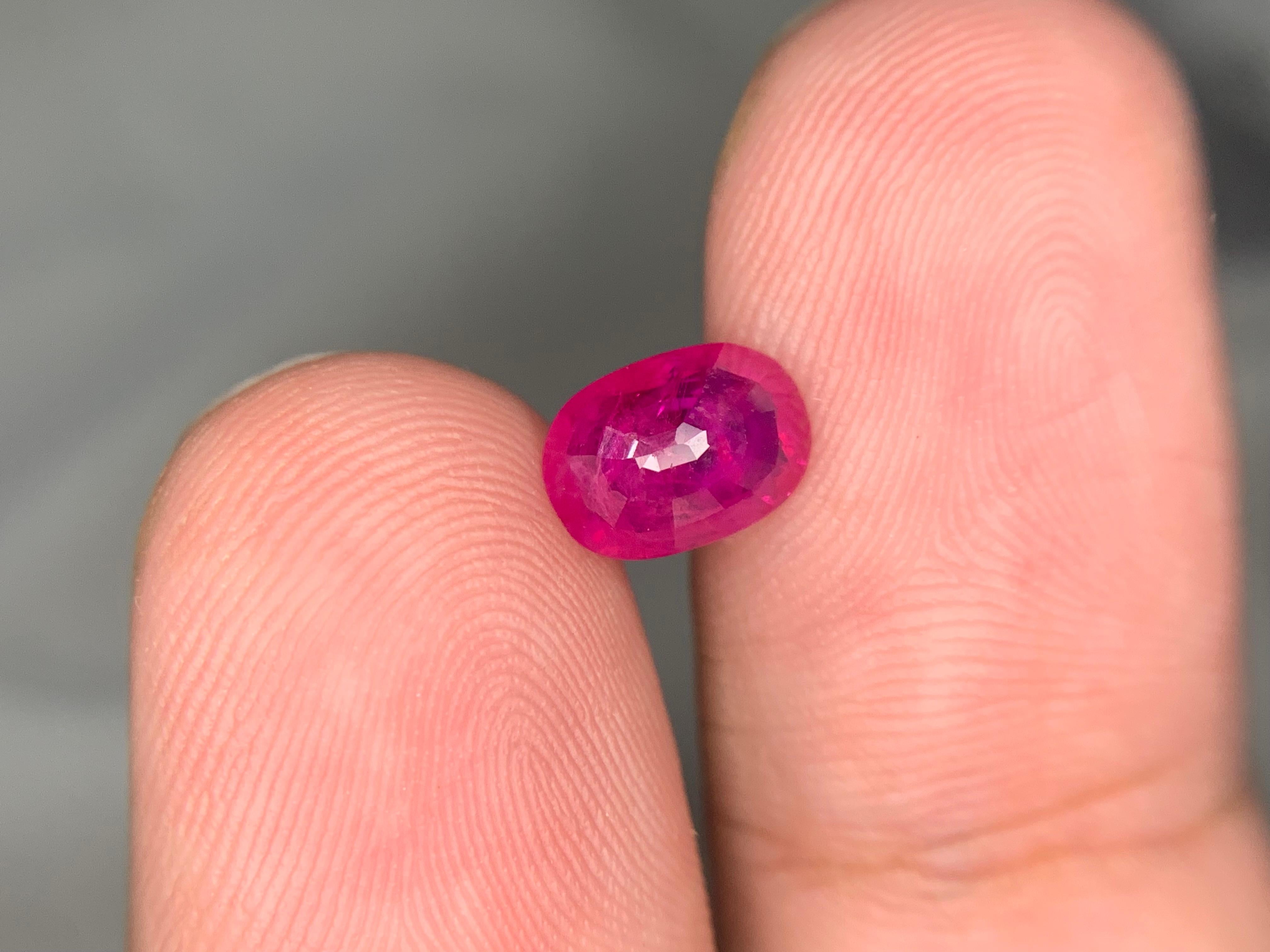 Pierre précieuse de 1,39 carat, certifiée par le GFCO, rubis birman en vrac et taillé en brillant en vente 5