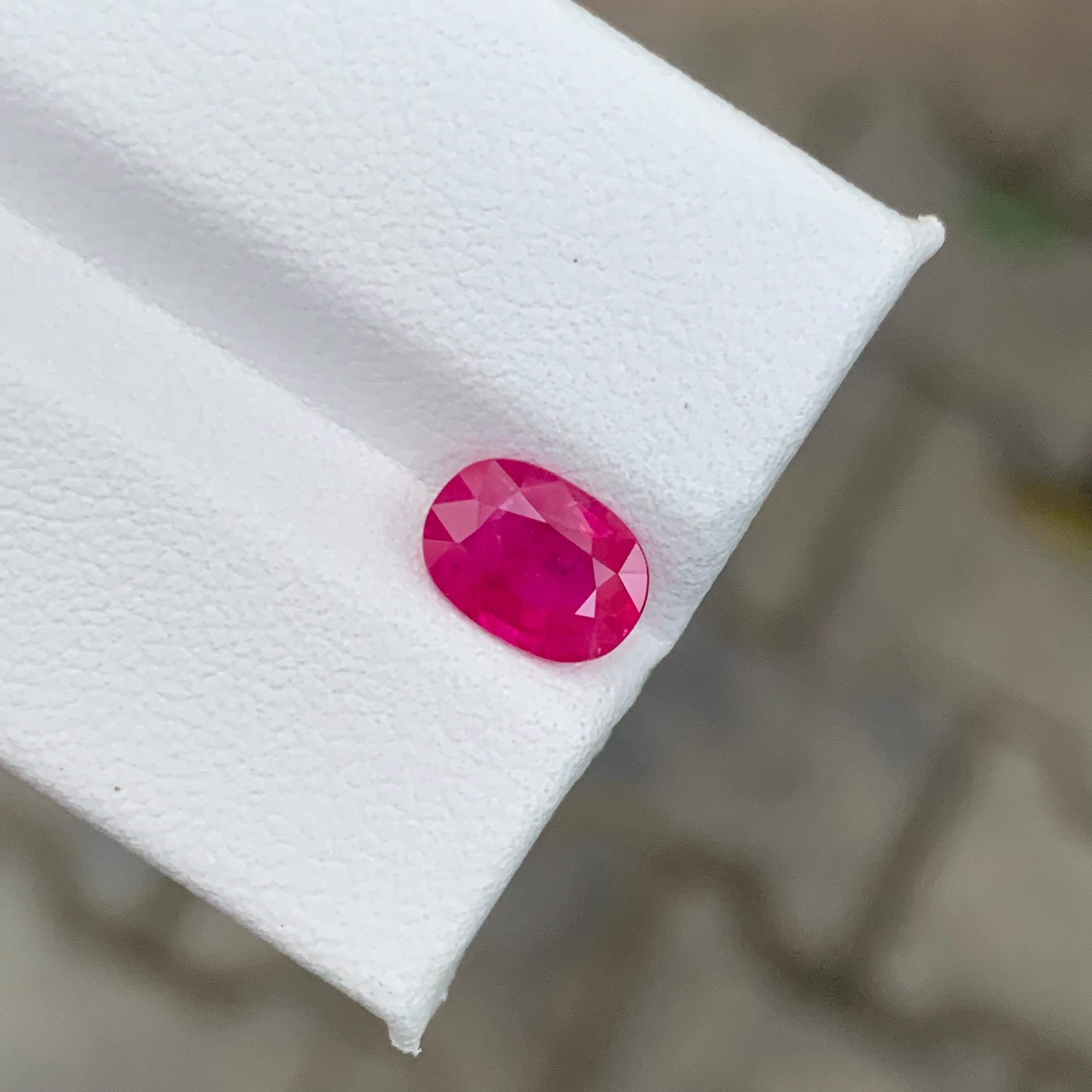 Pierre précieuse de 1,39 carat, certifiée par le GFCO, rubis birman en vrac et taillé en brillant en vente 6