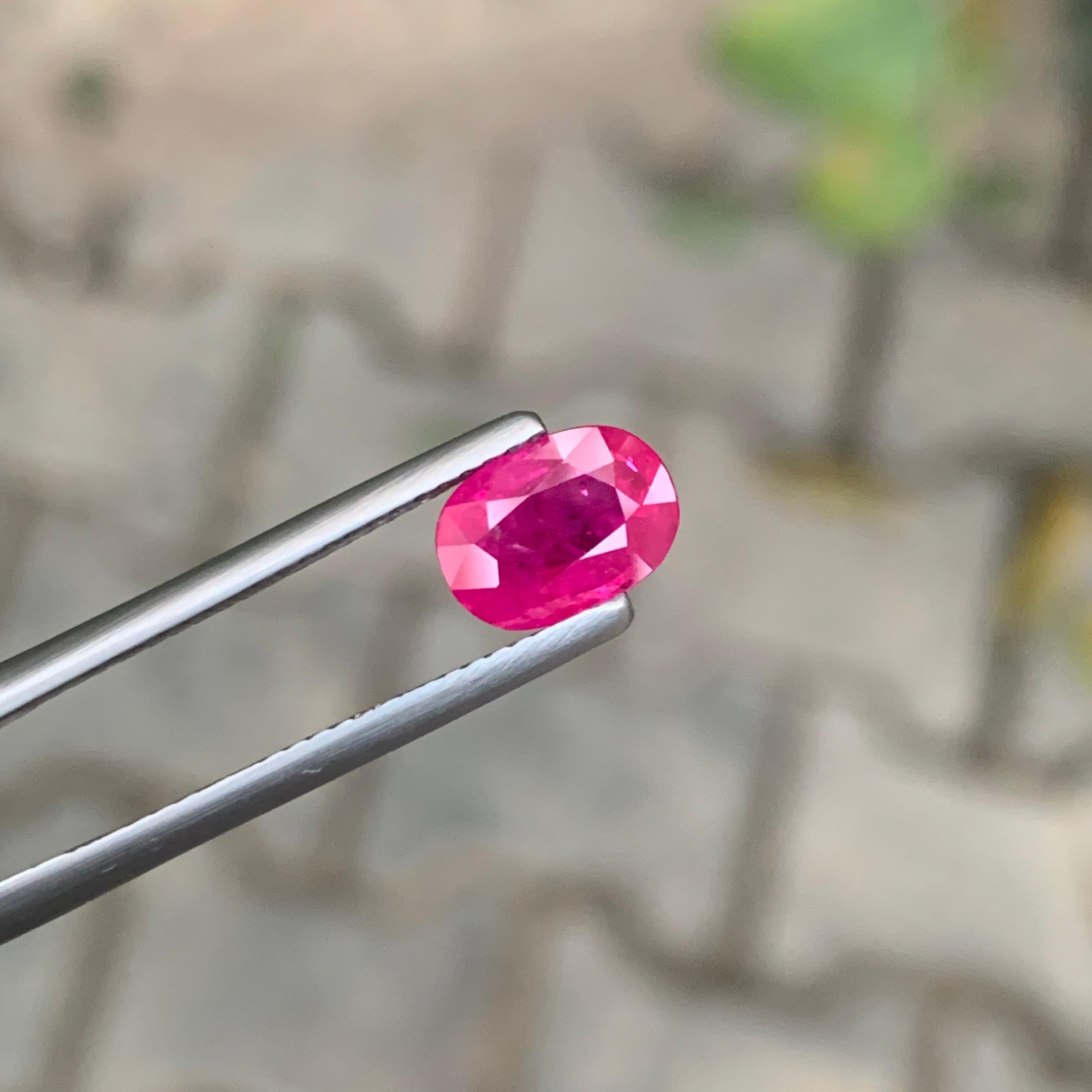 Pierre précieuse de 1,39 carat, certifiée par le GFCO, rubis birman en vrac et taillé en brillant en vente 8