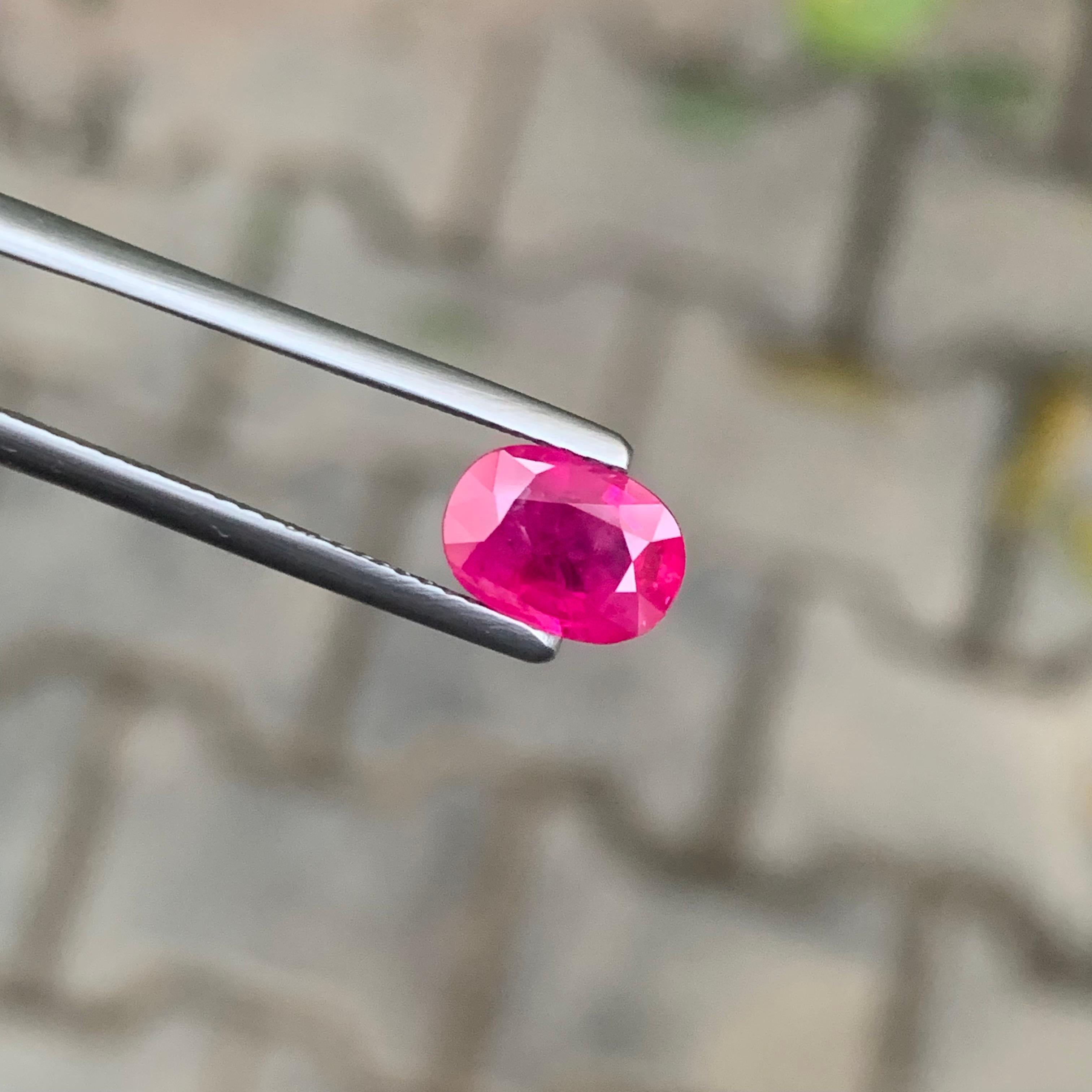 Pierre précieuse de 1,39 carat, certifiée par le GFCO, rubis birman en vrac et taillé en brillant en vente 10