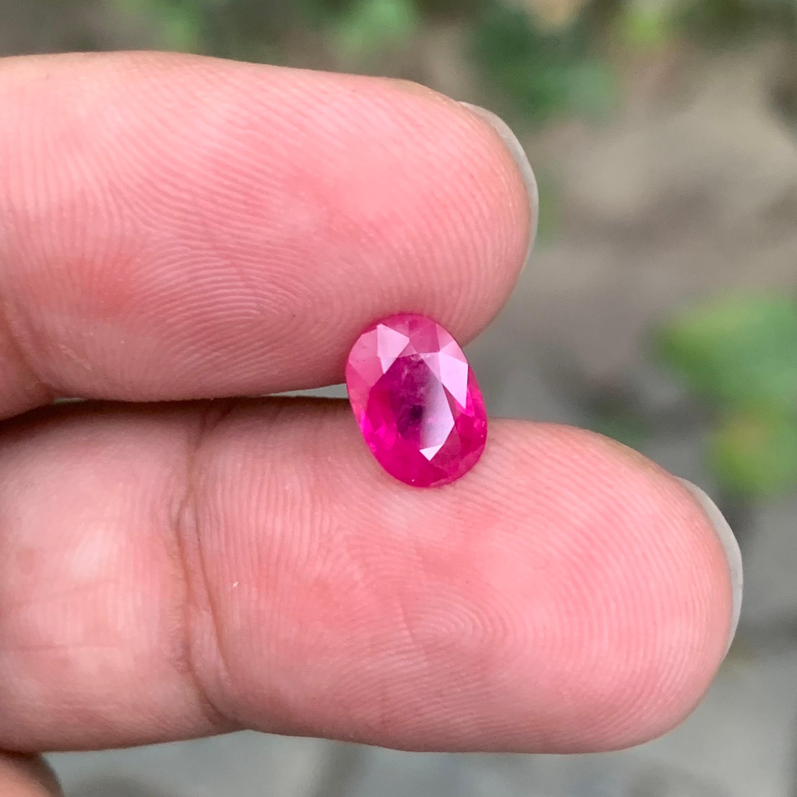 Pierre précieuse de 1,39 carat, certifiée par le GFCO, rubis birman en vrac et taillé en brillant en vente 11