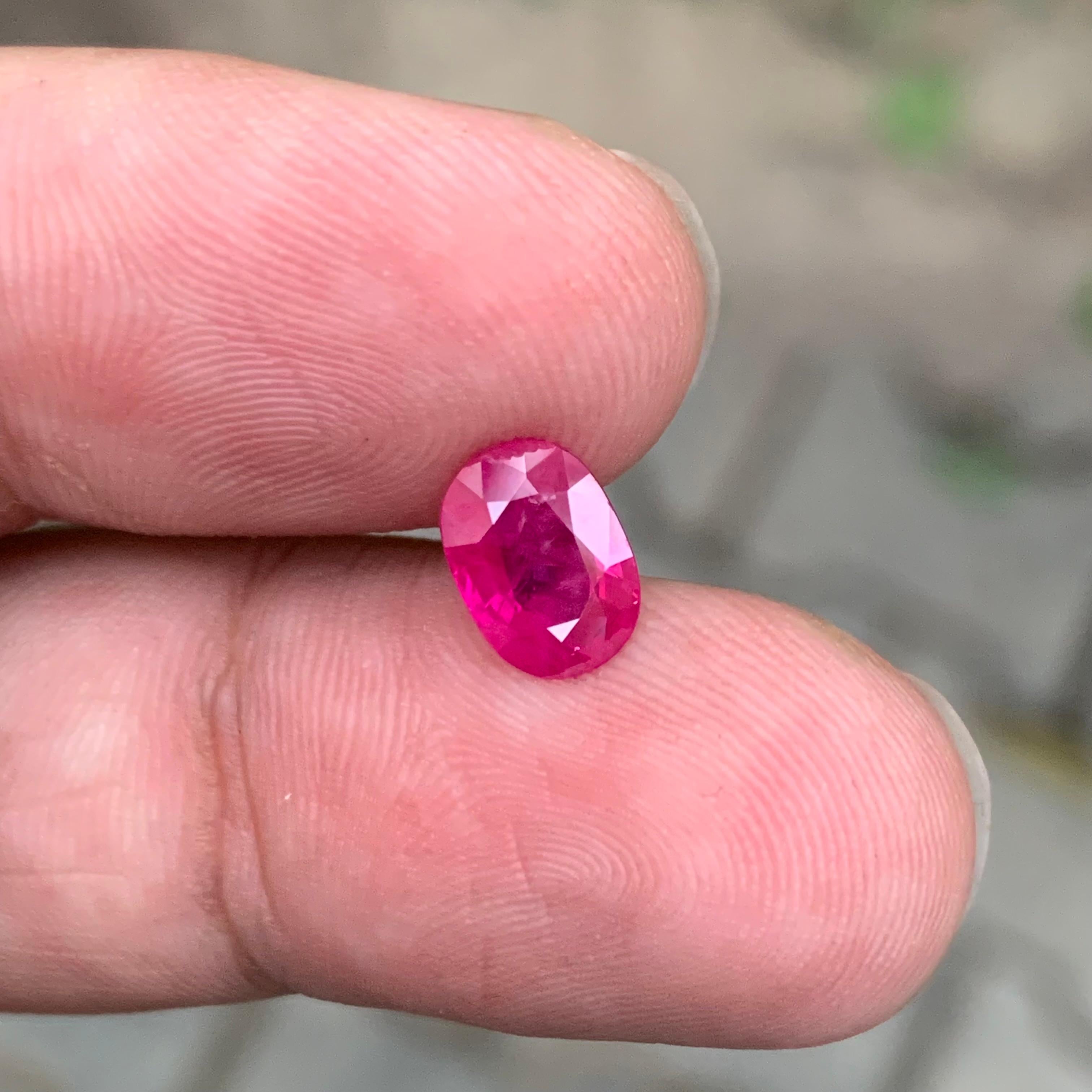 Pierre précieuse de 1,39 carat, certifiée par le GFCO, rubis birman en vrac et taillé en brillant en vente 12