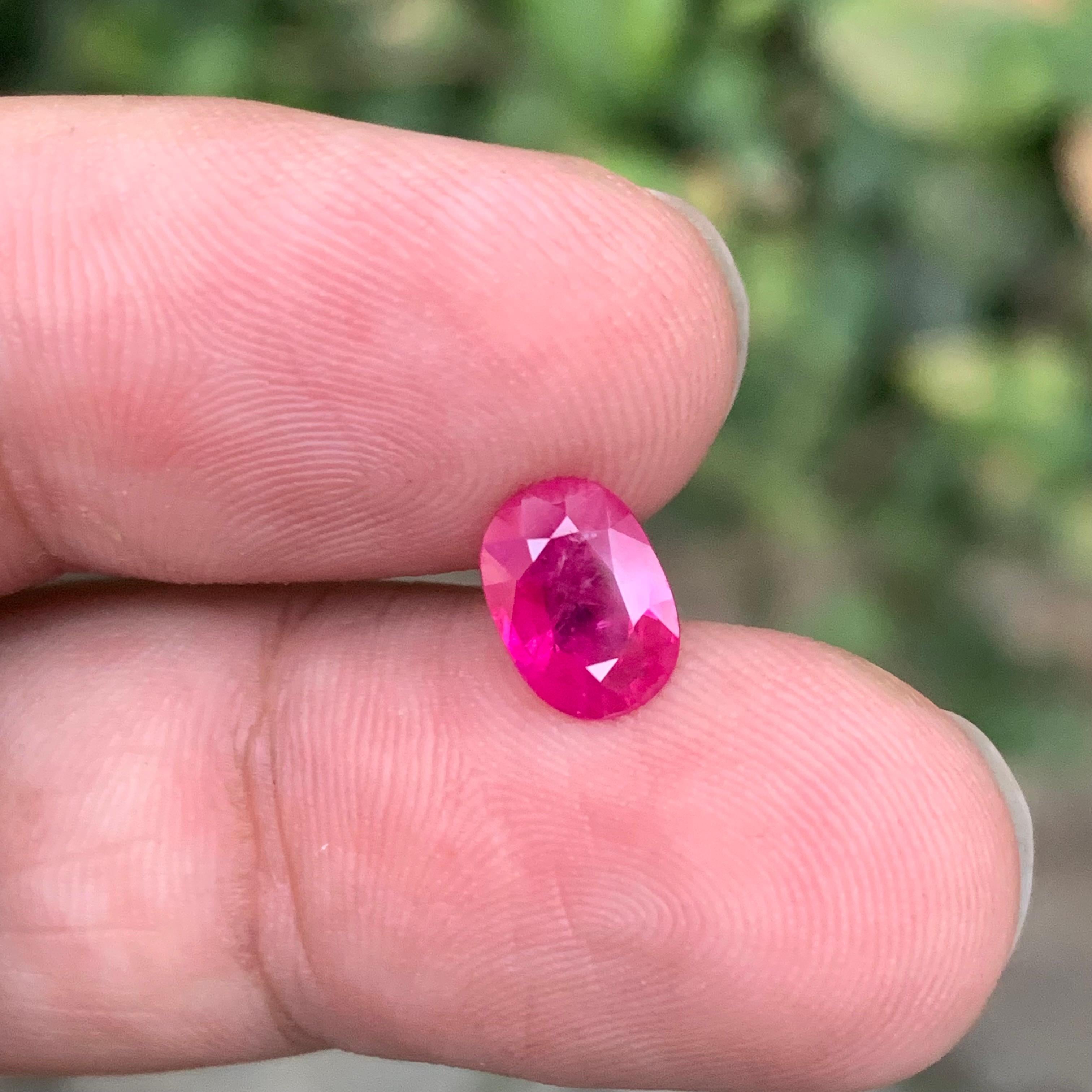 Pierre précieuse de 1,39 carat, certifiée par le GFCO, rubis birman en vrac et taillé en brillant en vente 13