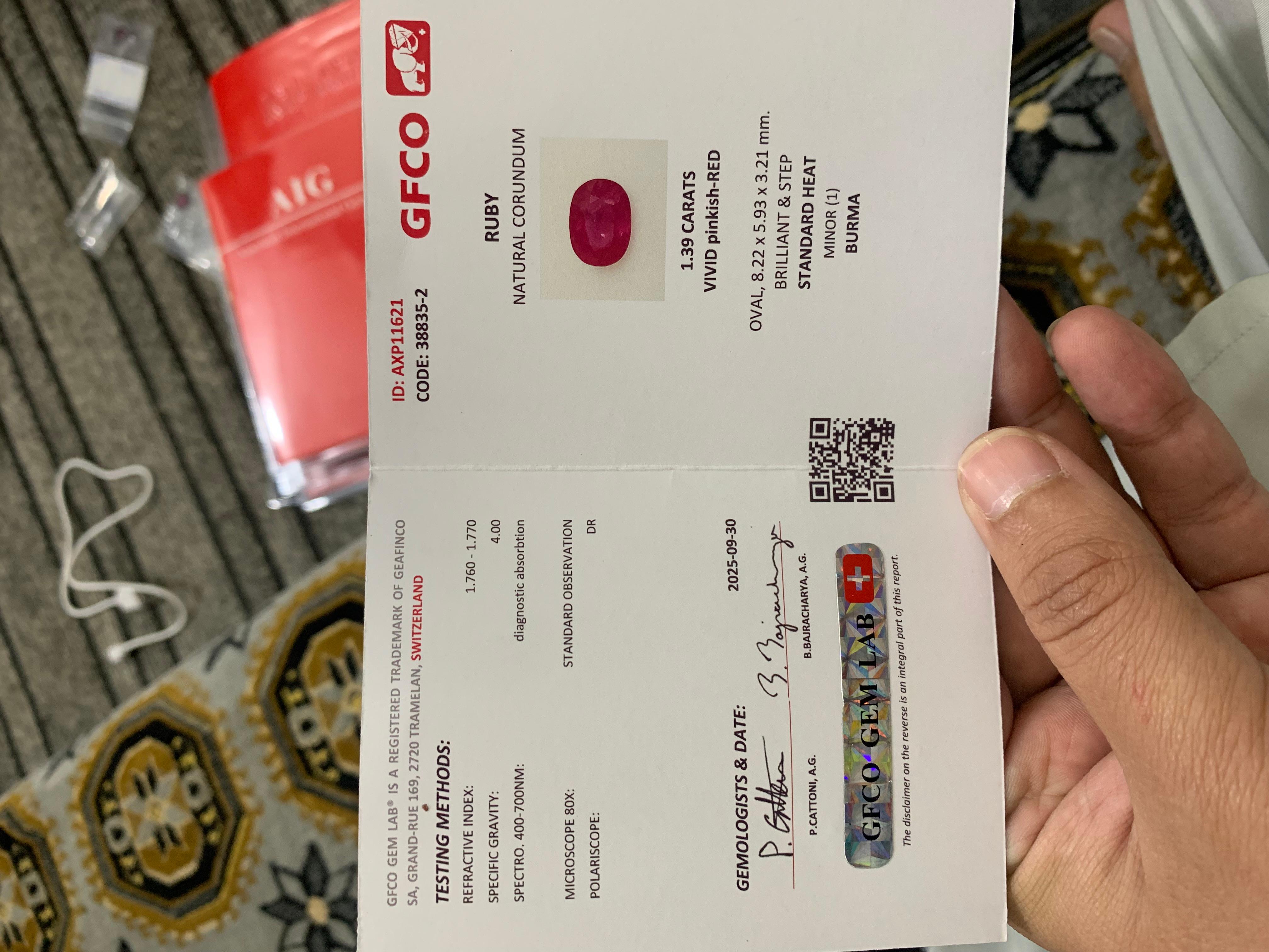 Rubis birman facetté 

Poids : 1,39 carat 
Dimension : 8,22 x 5,93 x 3,21 mm
Couleur : Rose vif - Rouge 
Origine : Myanmar ( Birmanie )
Traitement : chaleur mineure ( H-1 ) 
Certificat : Certificat GFCO disponible 

Depuis des siècles, les rubis de