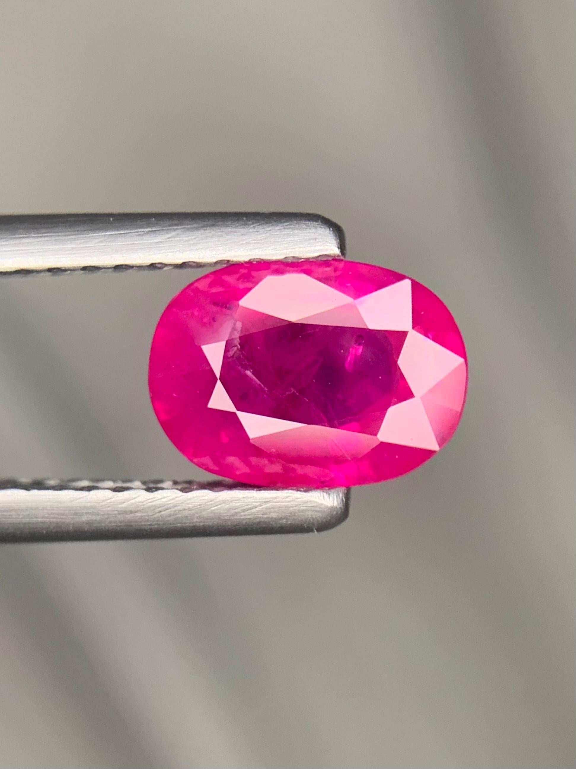 Pierre précieuse de 1,39 carat, certifiée par le GFCO, rubis birman en vrac et taillé en brillant en vente 1