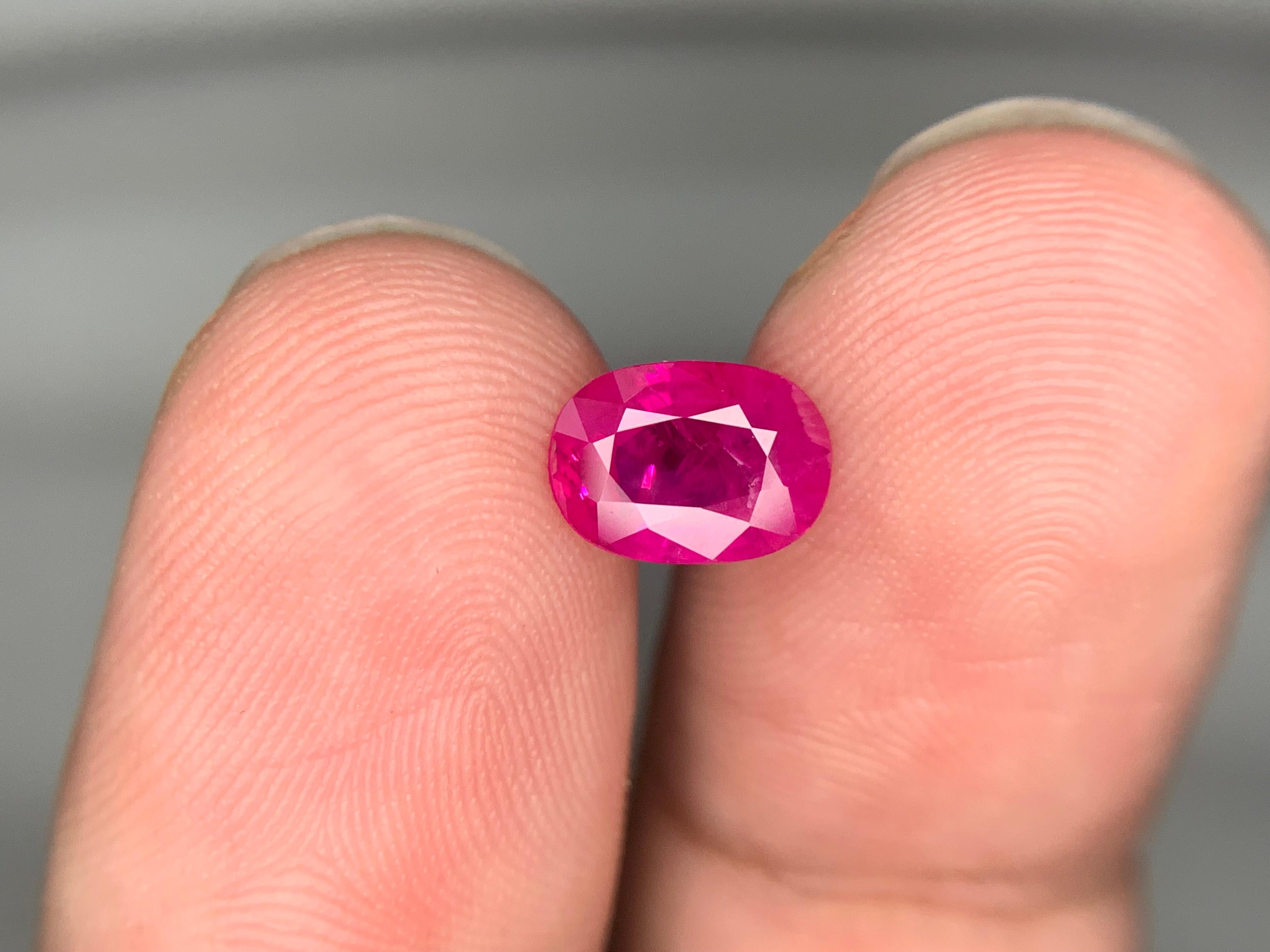 Pierre précieuse de 1,39 carat, certifiée par le GFCO, rubis birman en vrac et taillé en brillant en vente 2