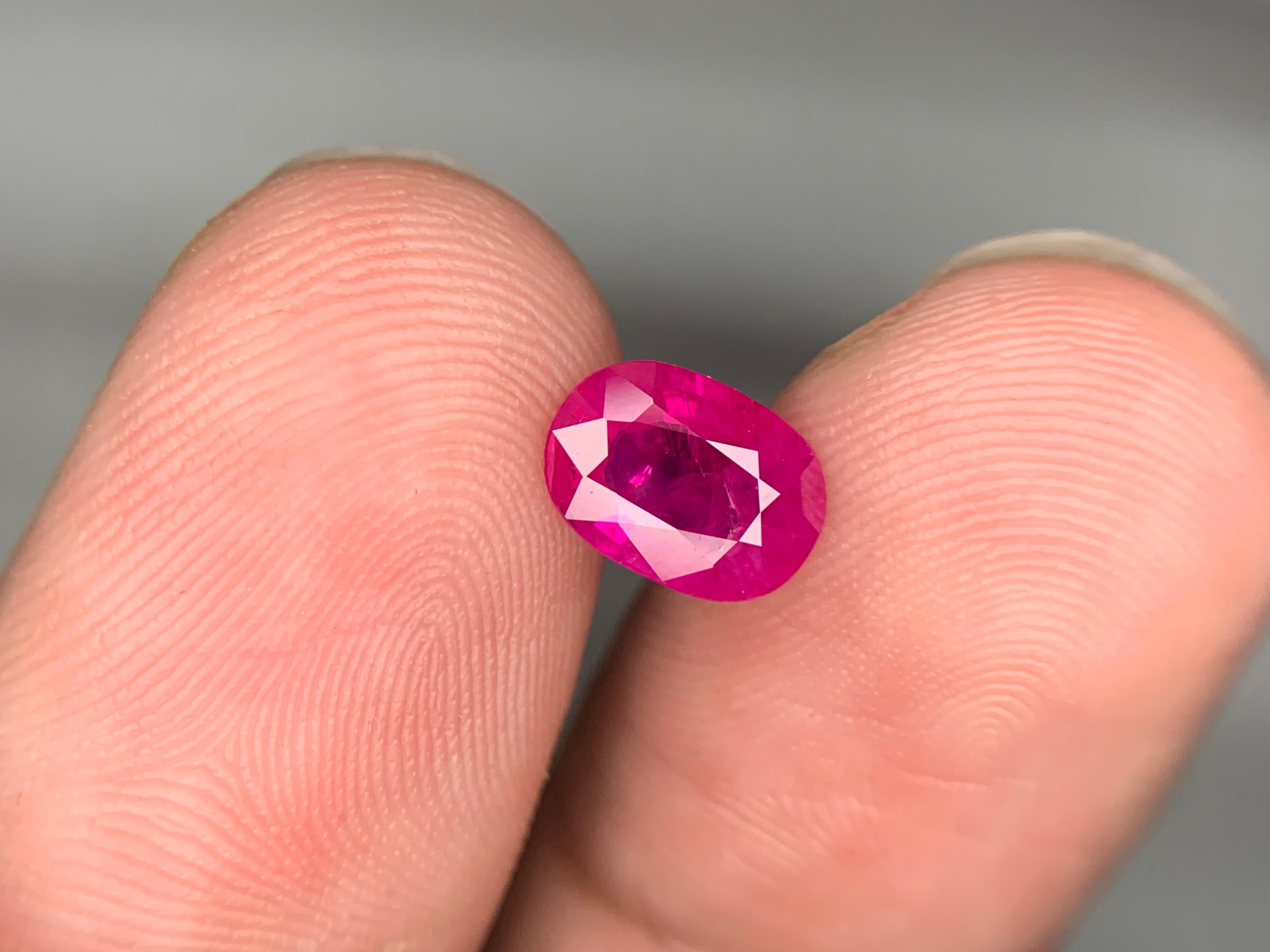 Pierre précieuse de 1,39 carat, certifiée par le GFCO, rubis birman en vrac et taillé en brillant en vente 3