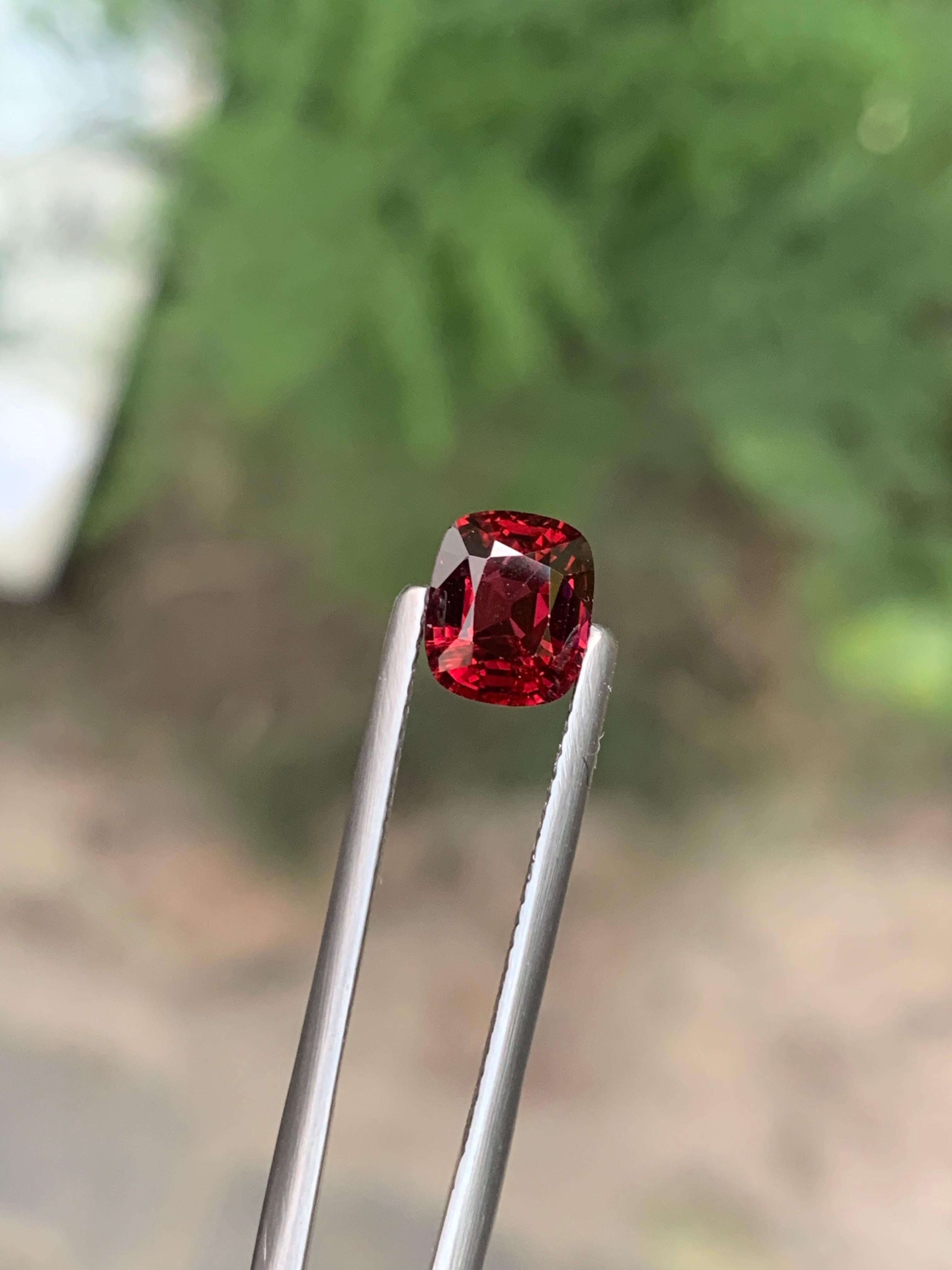 Gema Espinela Roja de Birmania Suelta Natural de 1,44 quilates certificada por la GFCO Corte cojín en venta