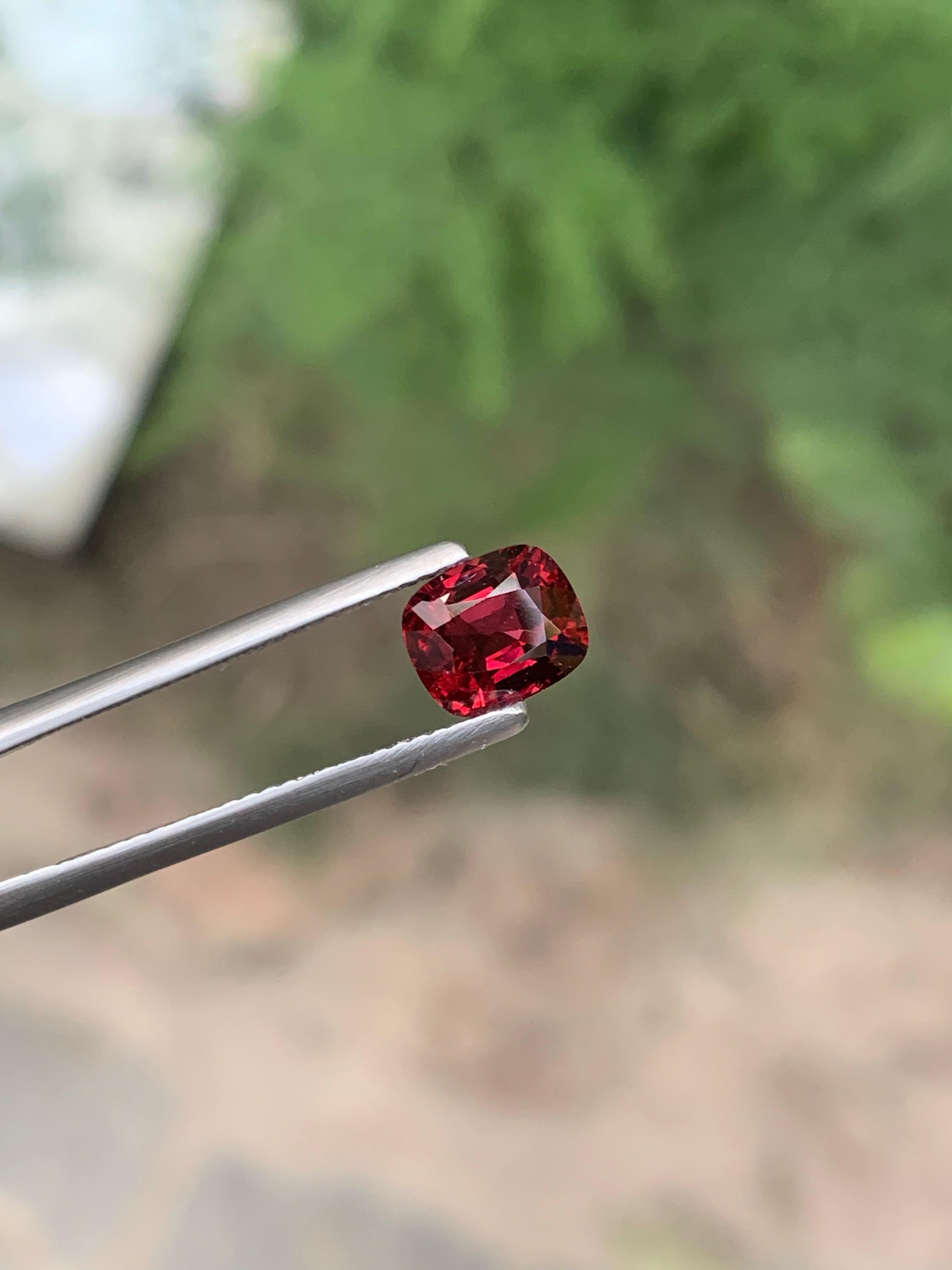 Femenino o masculino Gema Espinela Roja de Birmania Suelta Natural de 1,44 quilates certificada por la GFCO en venta