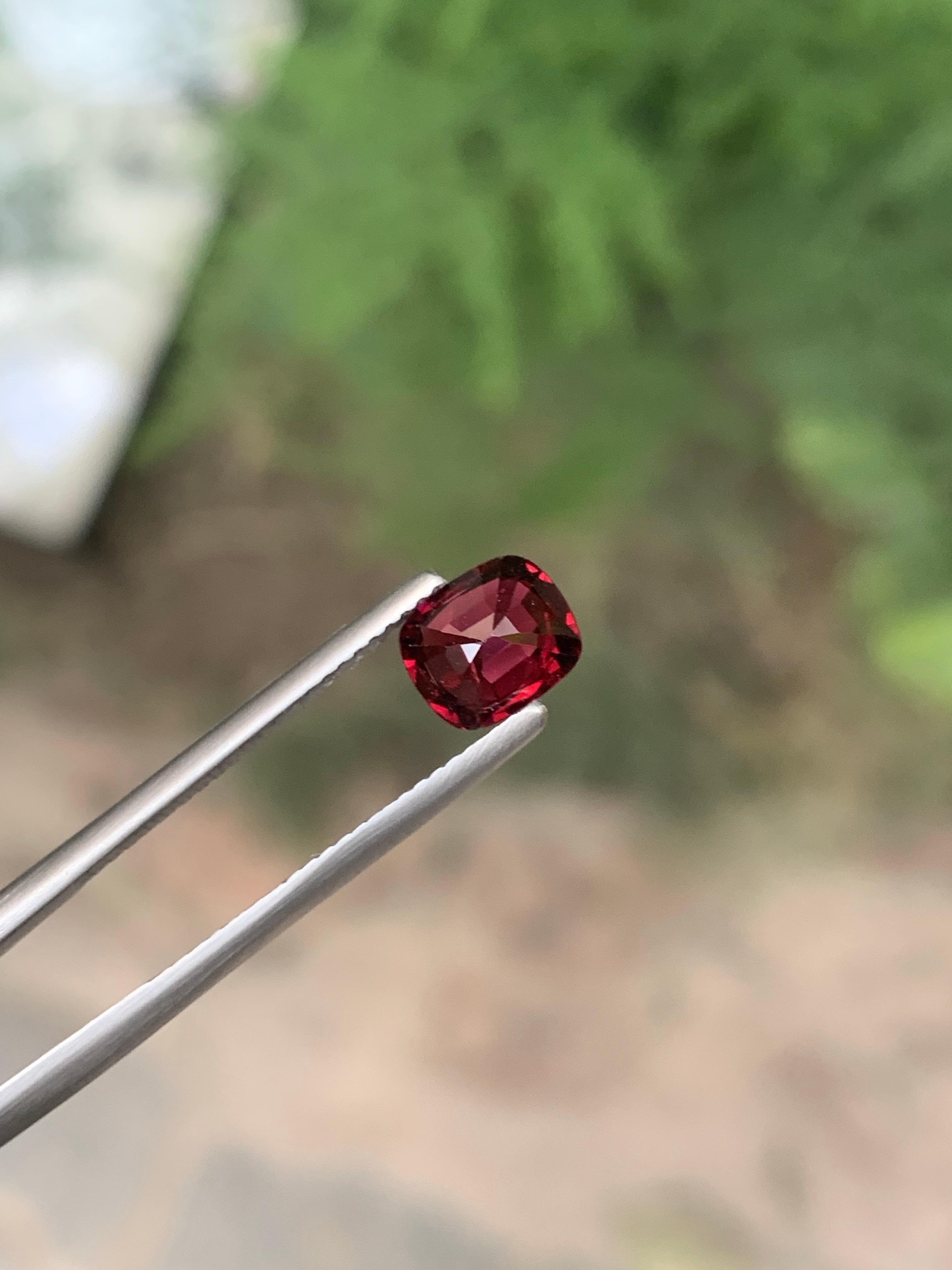 Gema Espinela Roja de Birmania Suelta Natural de 1,44 quilates certificada por la GFCO en venta 2