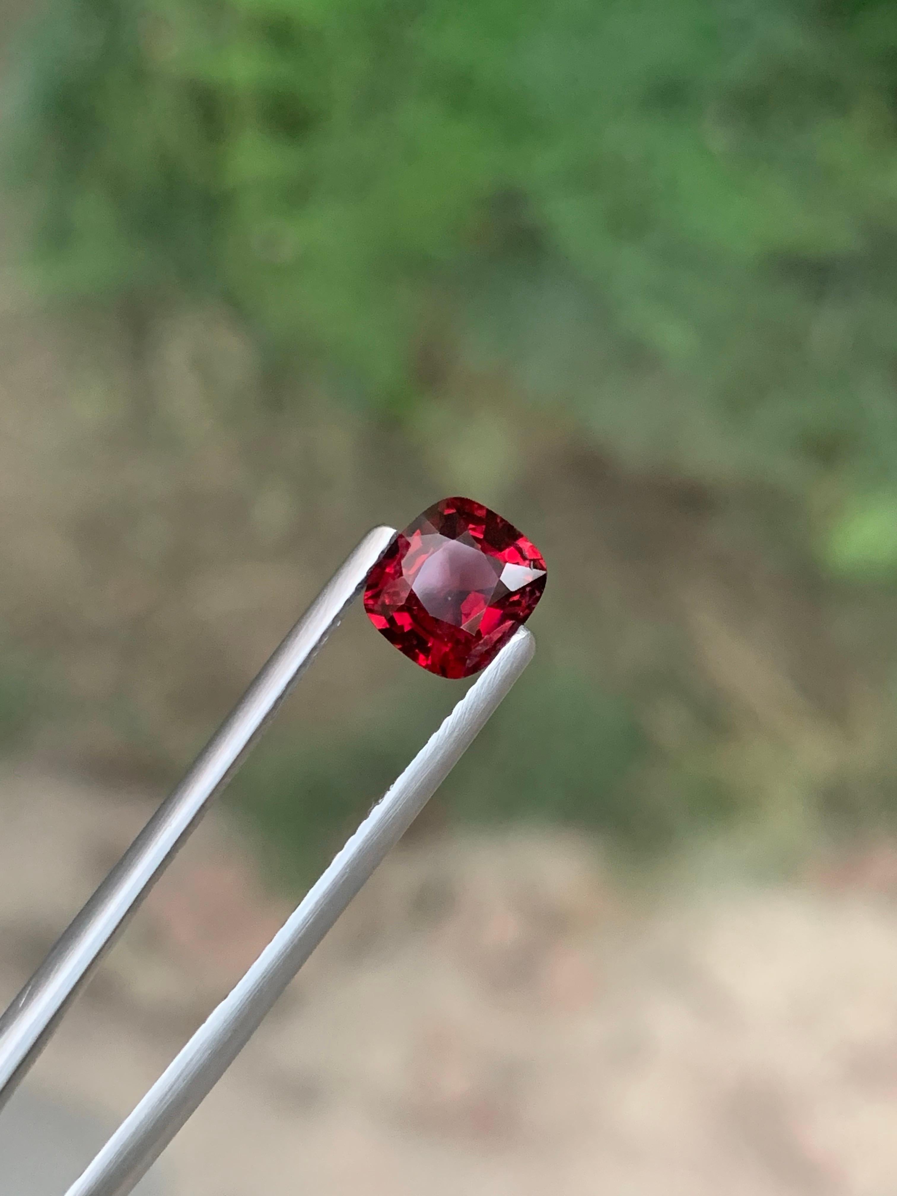 Taglio cuscino Spinello rosso sfuso naturale da 1,60 carati certificato GFCO proveniente dalla miniera del Myanmar in vendita