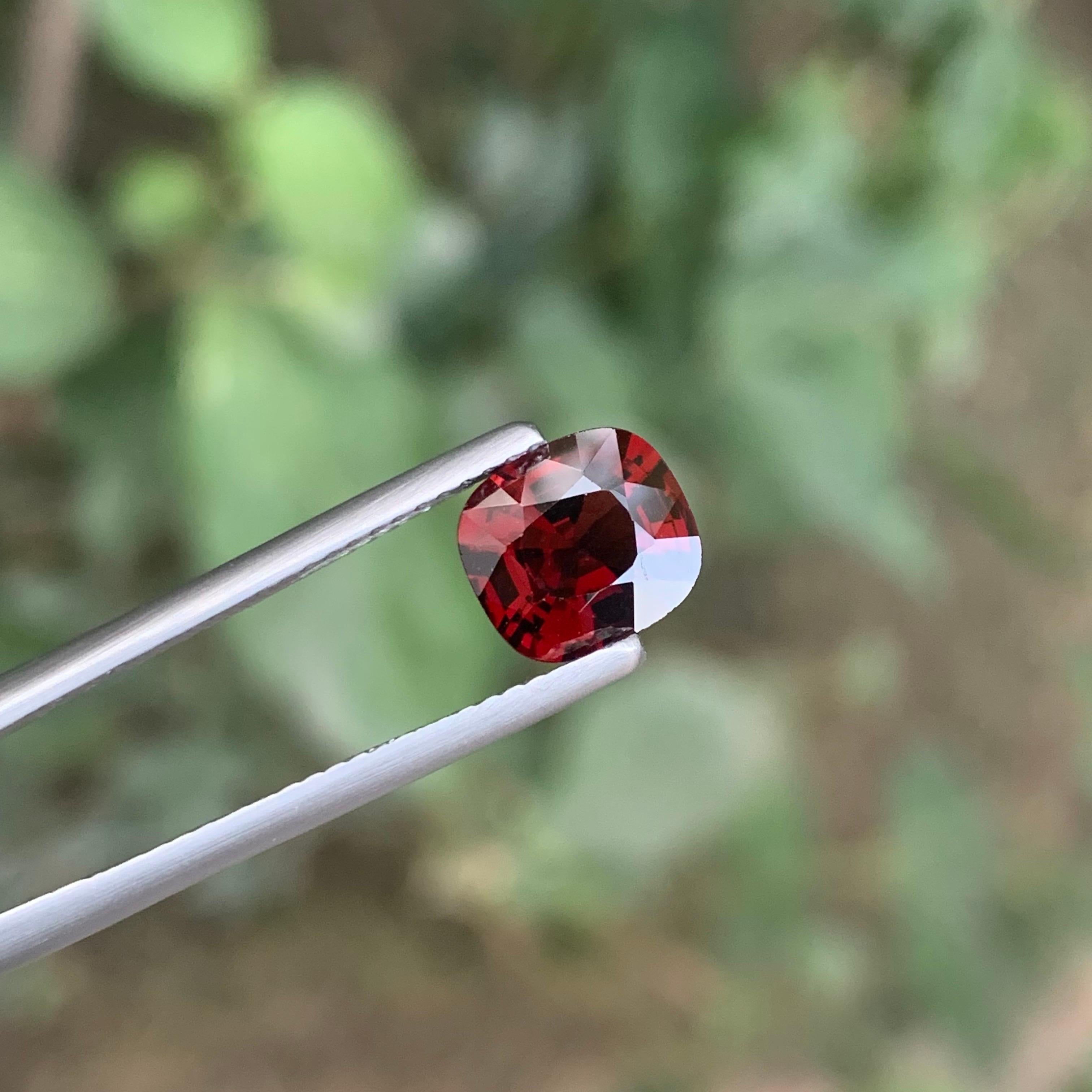 GFCO Certified 1.78 Carat Natural Loose Burmese Red Spinel Gemstone In New Condition For Sale In Peshawar, PK