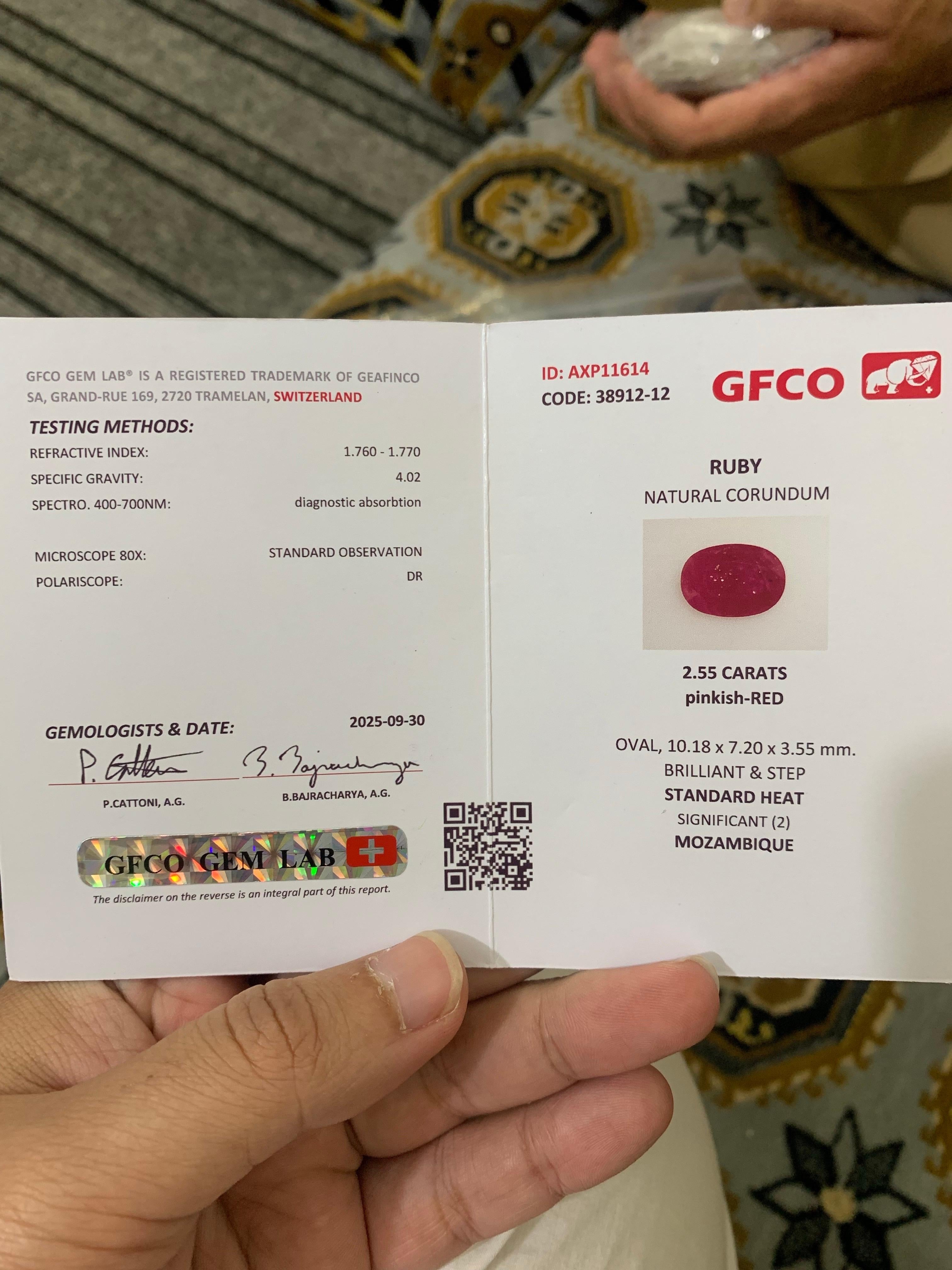 Gemma di rubino naturale sfusa certificata GFCO da 2,55 carati proveniente dal Mozambico, Africa in vendita 6