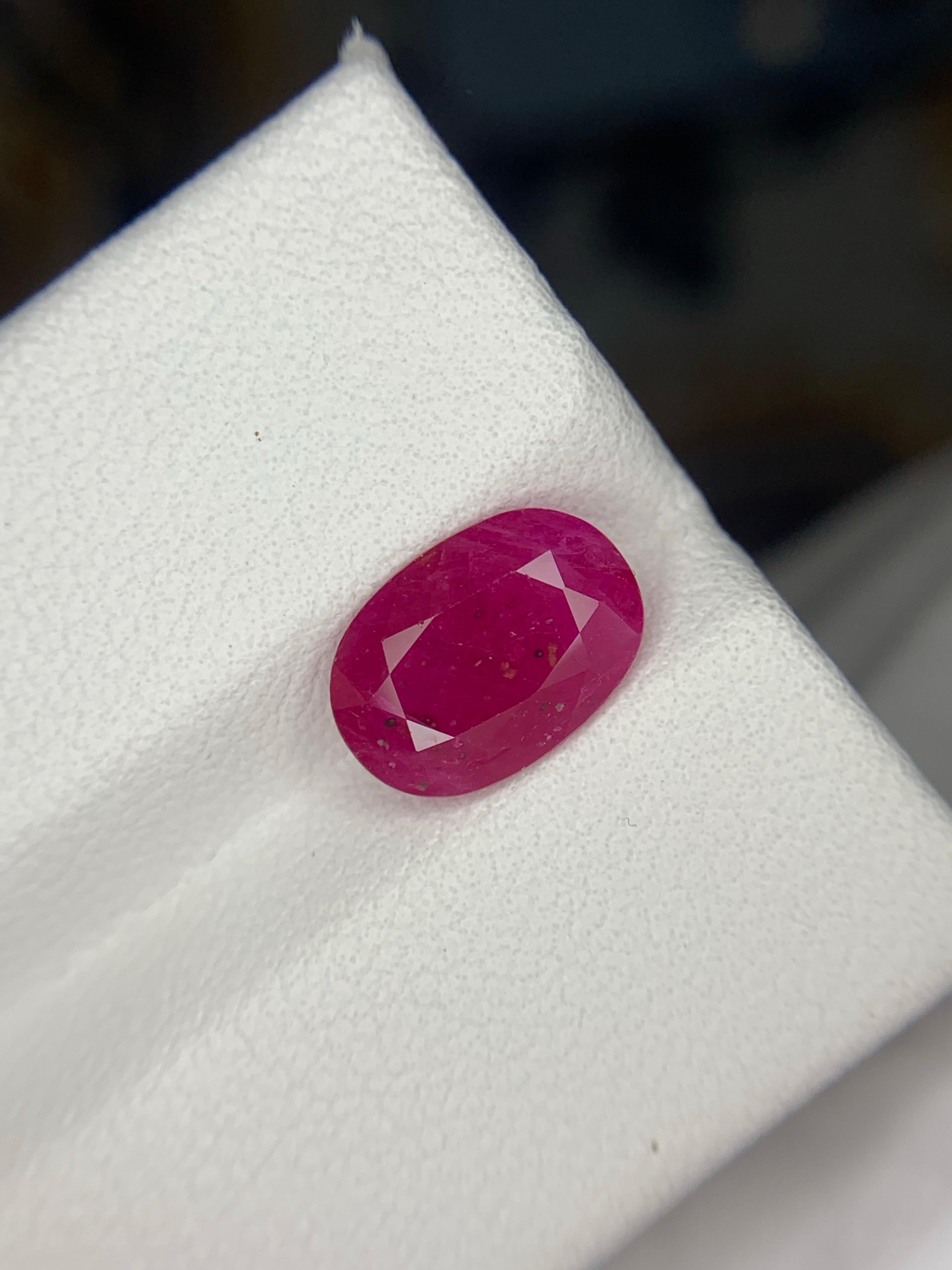 Gemma di rubino naturale sfusa certificata GFCO da 2,55 carati proveniente dal Mozambico, Africa in vendita 1