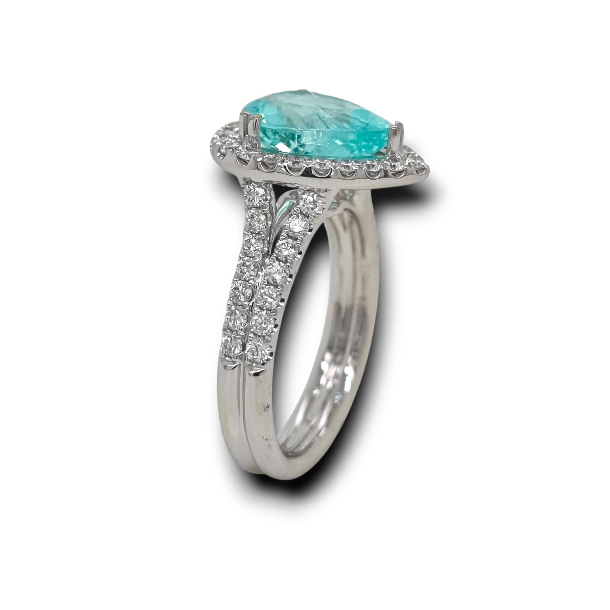 Taille mixte Bague en or blanc certifiée GFCO de 3,32 carats de tourmaline Paraiba avec diamant blanc en vente