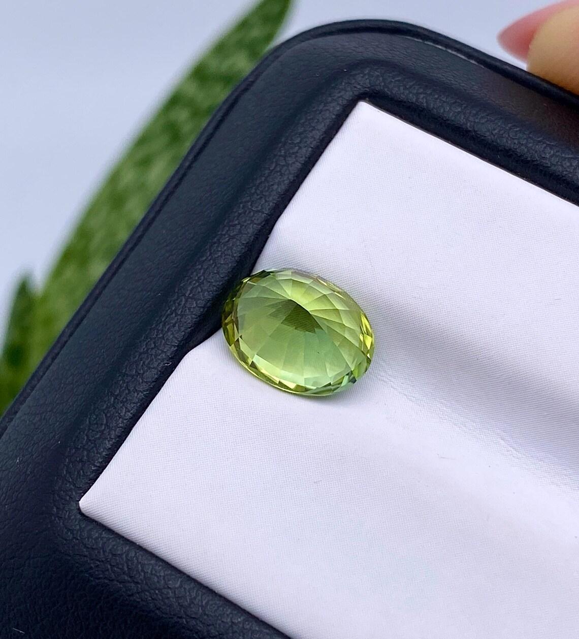 Pierre précieuse Tourmaline Naturelle certifiée GFCO de 3.45ct, taille ovale, 10.39x8.15x6.67mm. Neuf - En vente à Daugavpils, LV