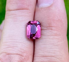 Pietra preziosa sciolta certificata GFCO: tormalina rubellite naturale da 3,91 ct, taglio ottagonale
