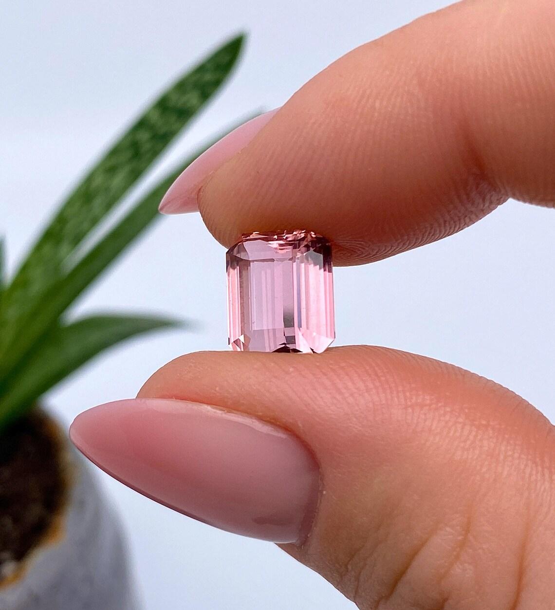 Taille octogone Pierre précieuse tourmaline naturelle certifiée GFCO de 4,27 carats, octogonale, 10,41 x 8,52 x 5,39 mm. en vente