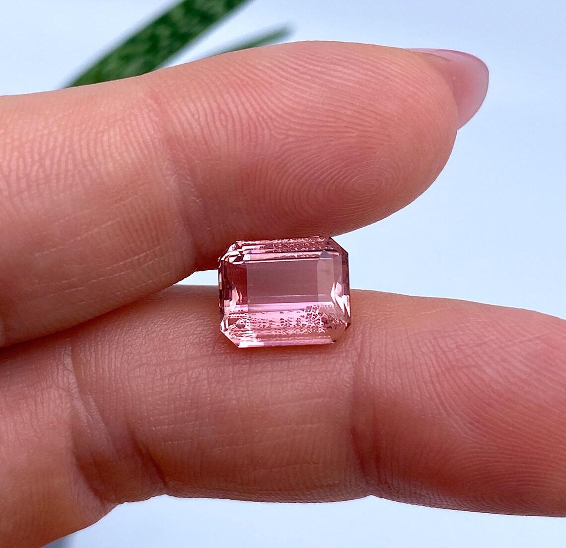 Pierre précieuse tourmaline naturelle certifiée GFCO de 4,27 carats, octogonale, 10,41 x 8,52 x 5,39 mm. Unisexe en vente