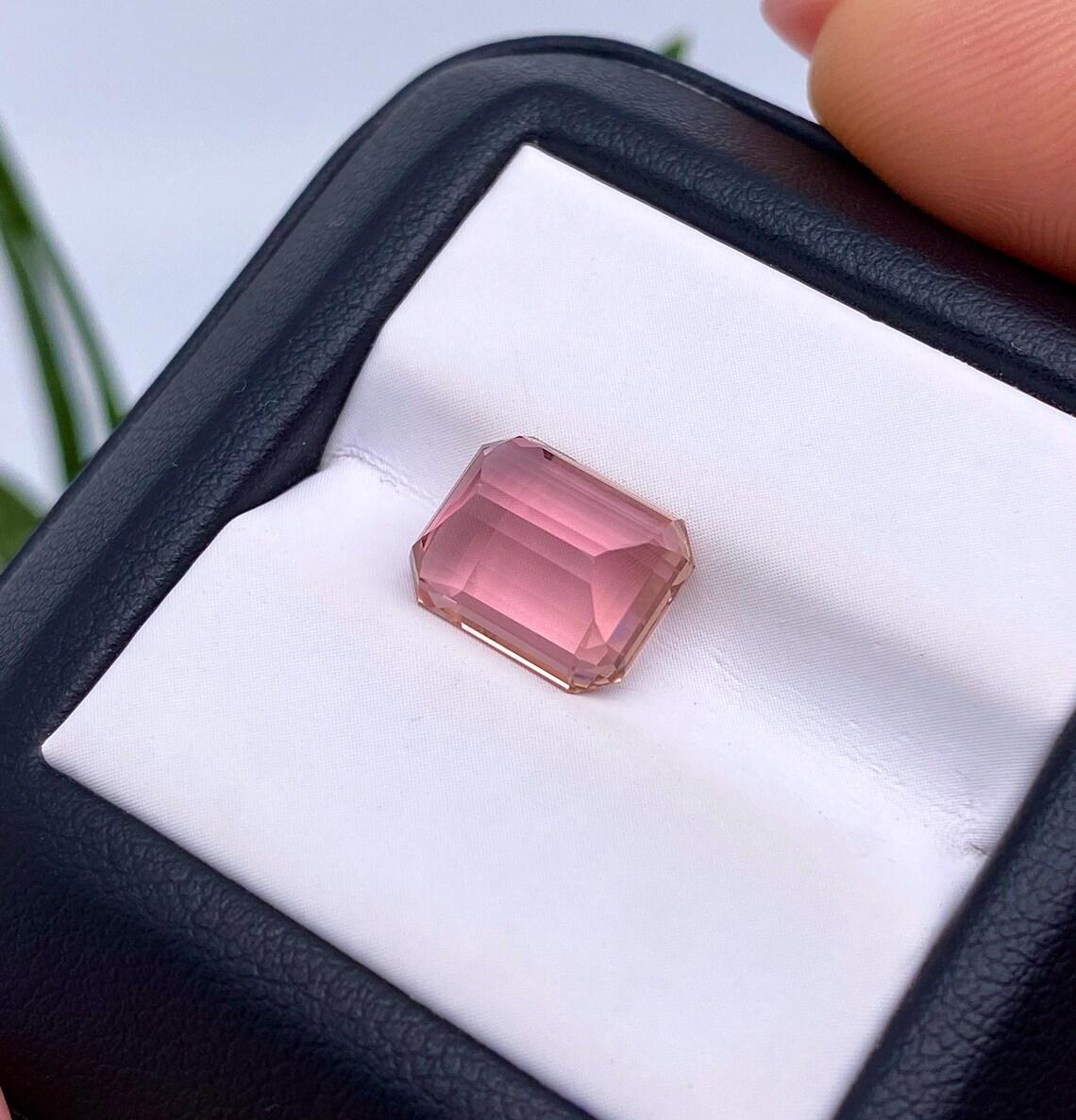 Pierre précieuse tourmaline naturelle certifiée GFCO de 4,27 carats, octogonale, 10,41 x 8,52 x 5,39 mm. en vente 3