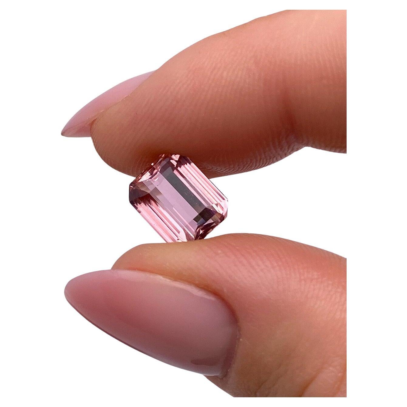 Gema turmalina natural certificada por la GFCO de 4,27 ct, octógono, 10,41x8,52x5,39 mm.