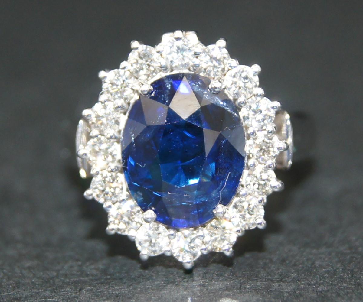 Bague pendentif en or blanc 18 carats avec saphir bleu royal certifié GFCO de 4,45 carats Unisexe en vente