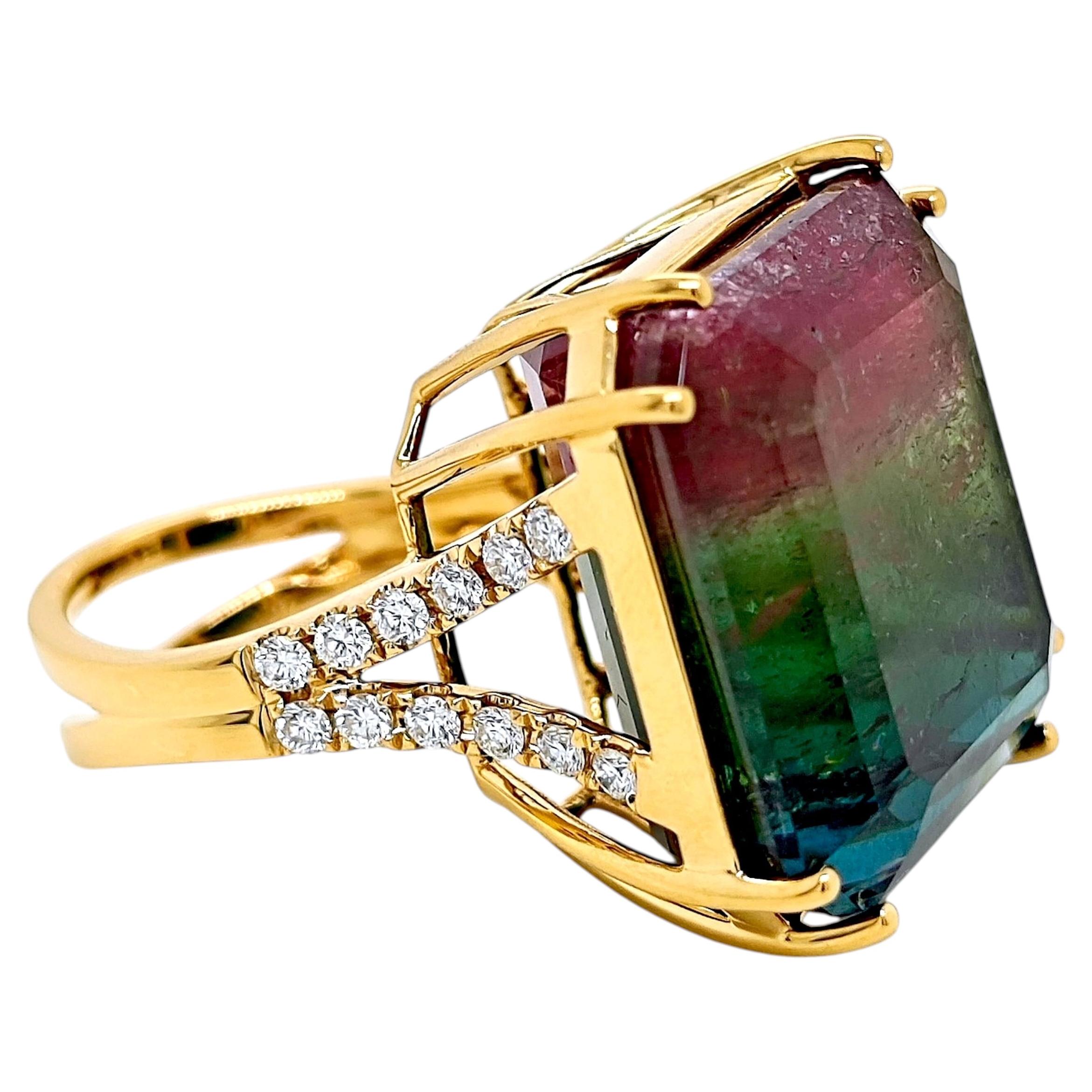 Anillo de oro amarillo con diamante redondo y turmalina de 60,67 quilates certificado por la GFCO en venta