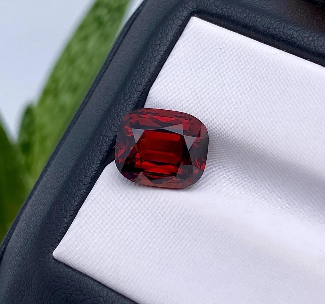 Women's or Men's GFCO Certified 6.26ct Natural Pyrope-Almandine Garnet gemstone, Cushion cut. For Sale