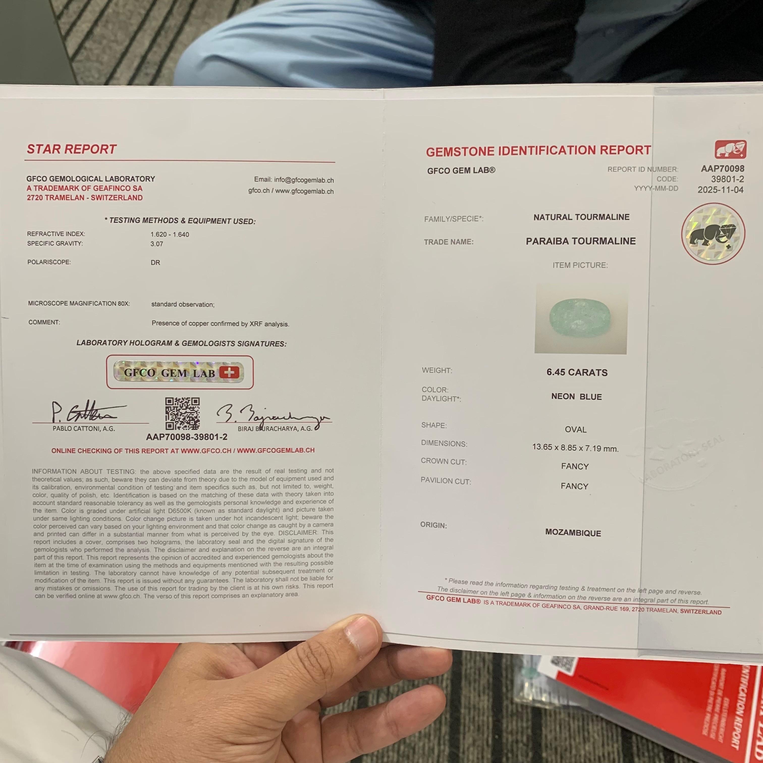 Gemma naturale sfusa di forma ovale di tormalina Paraiba certificata GFCO da 6,45 carati in vendita 1