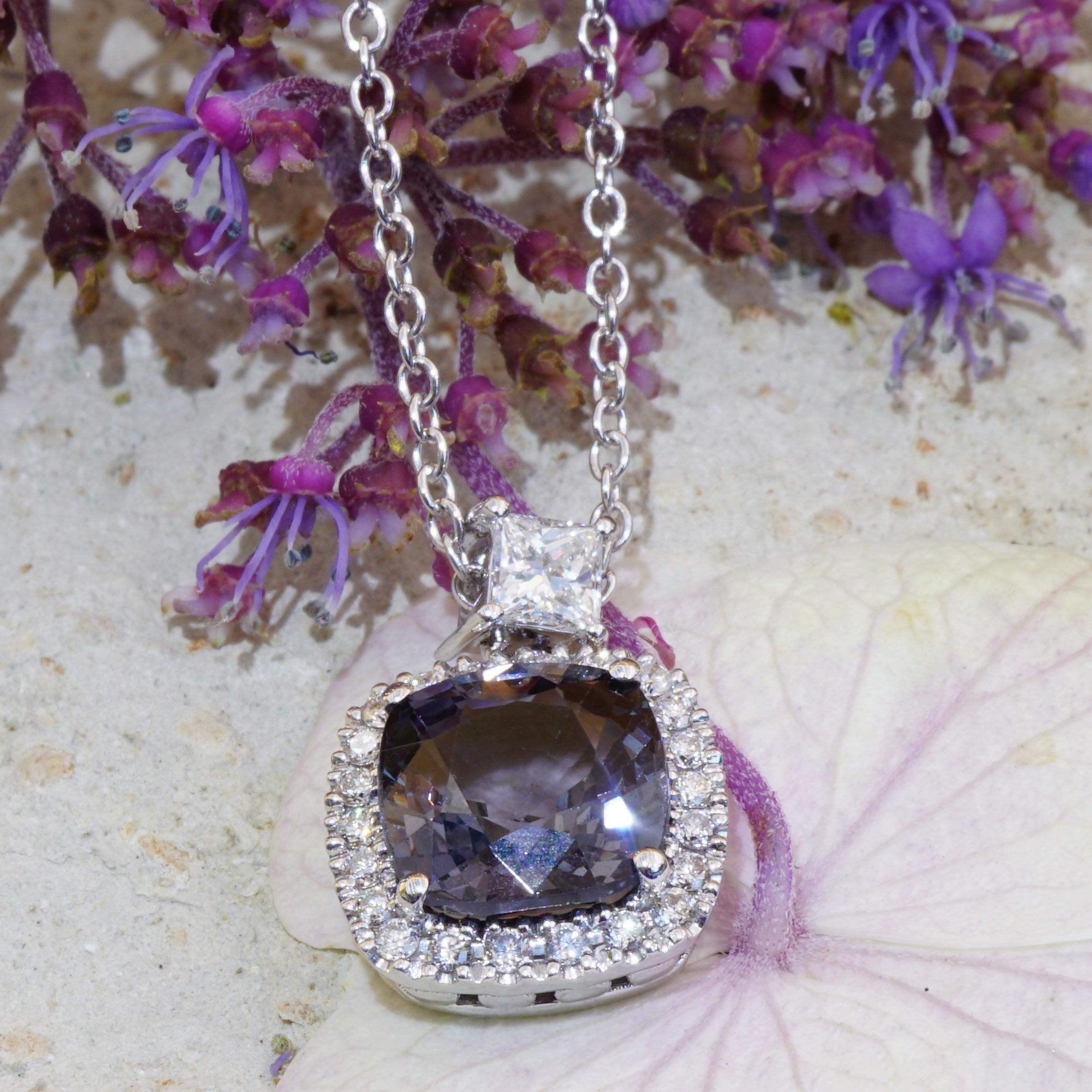 Women's or Men's GFCO certified Burma Grey-Blue Spinel Diamond Necklace 2.45 ct AAA+ 0.41 ct TW For Sale