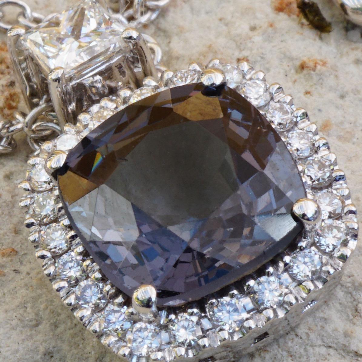 GFCO certified Burma Grey-Blue Spinel Diamond Necklace 2.45 ct AAA+ 0.41 ct TW For Sale 2