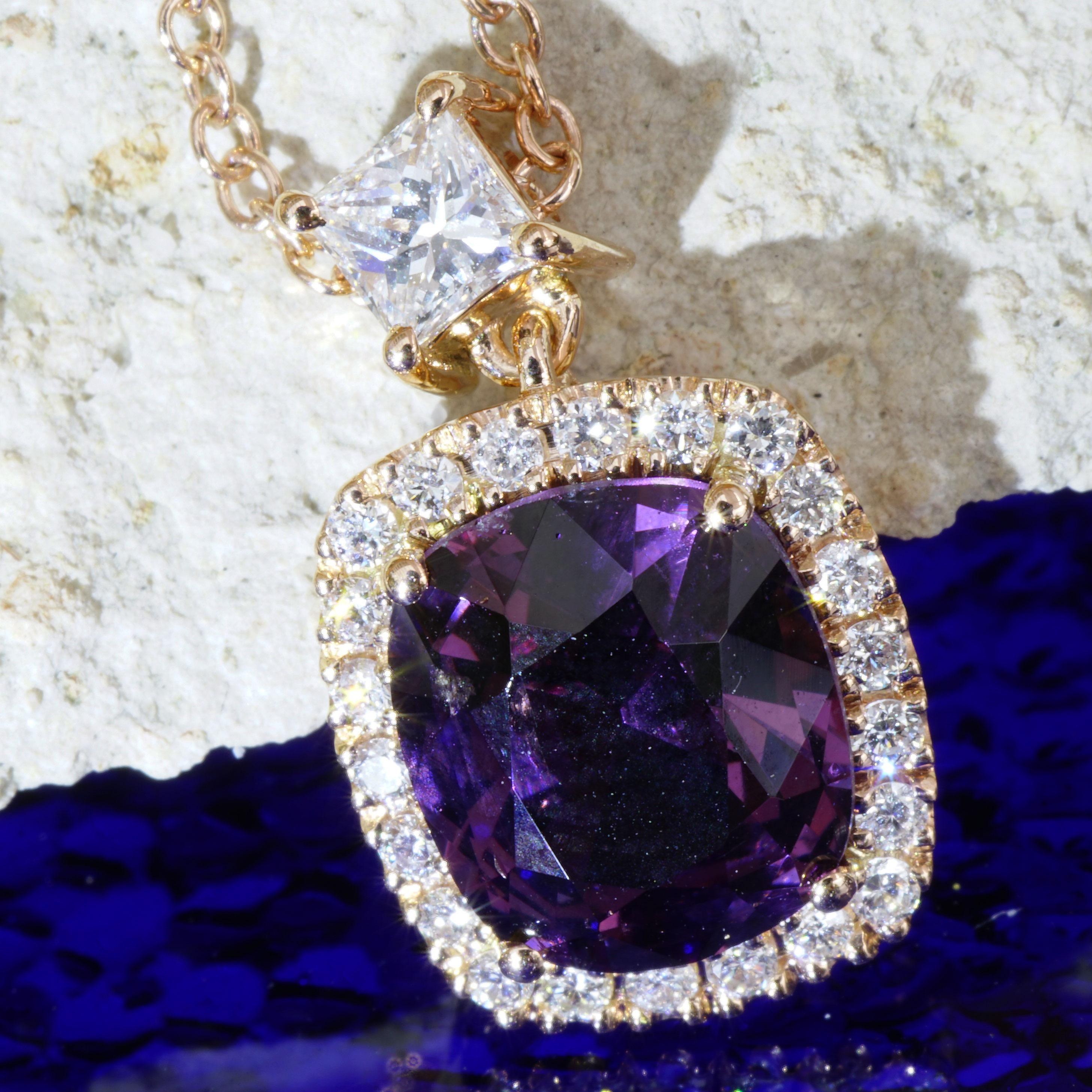 Taglio brillante Collana di diamanti di Burma Purple Spinel certificati GFCO 2,35 ct AAA+ 0,39 ct TW VS in vendita