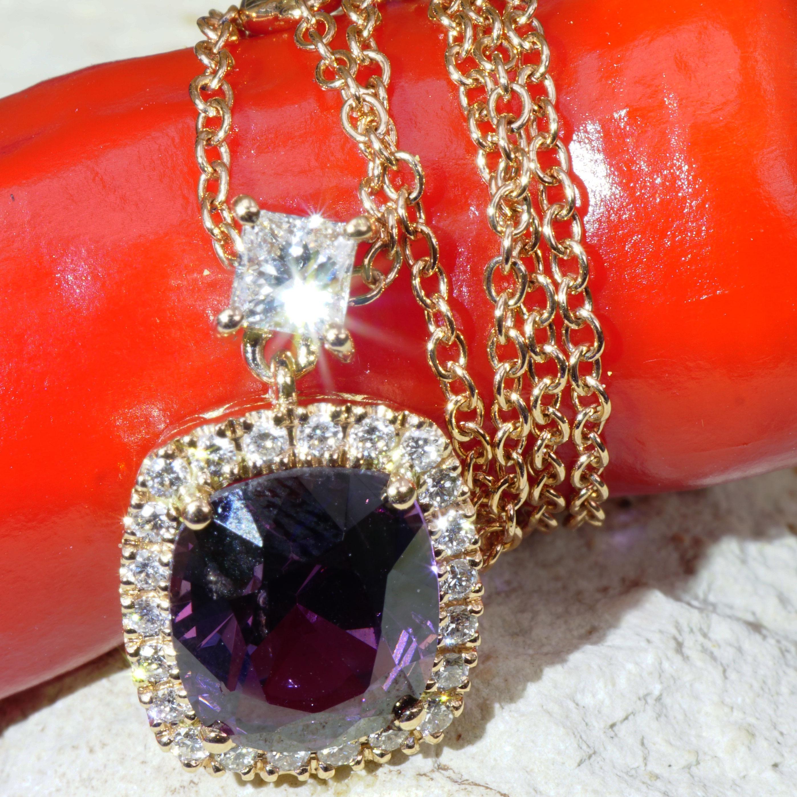 Collana di diamanti di Burma Purple Spinel certificati GFCO 2,35 ct AAA+ 0,39 ct TW VS In condizioni Nuovo in vendita a Viena, Viena