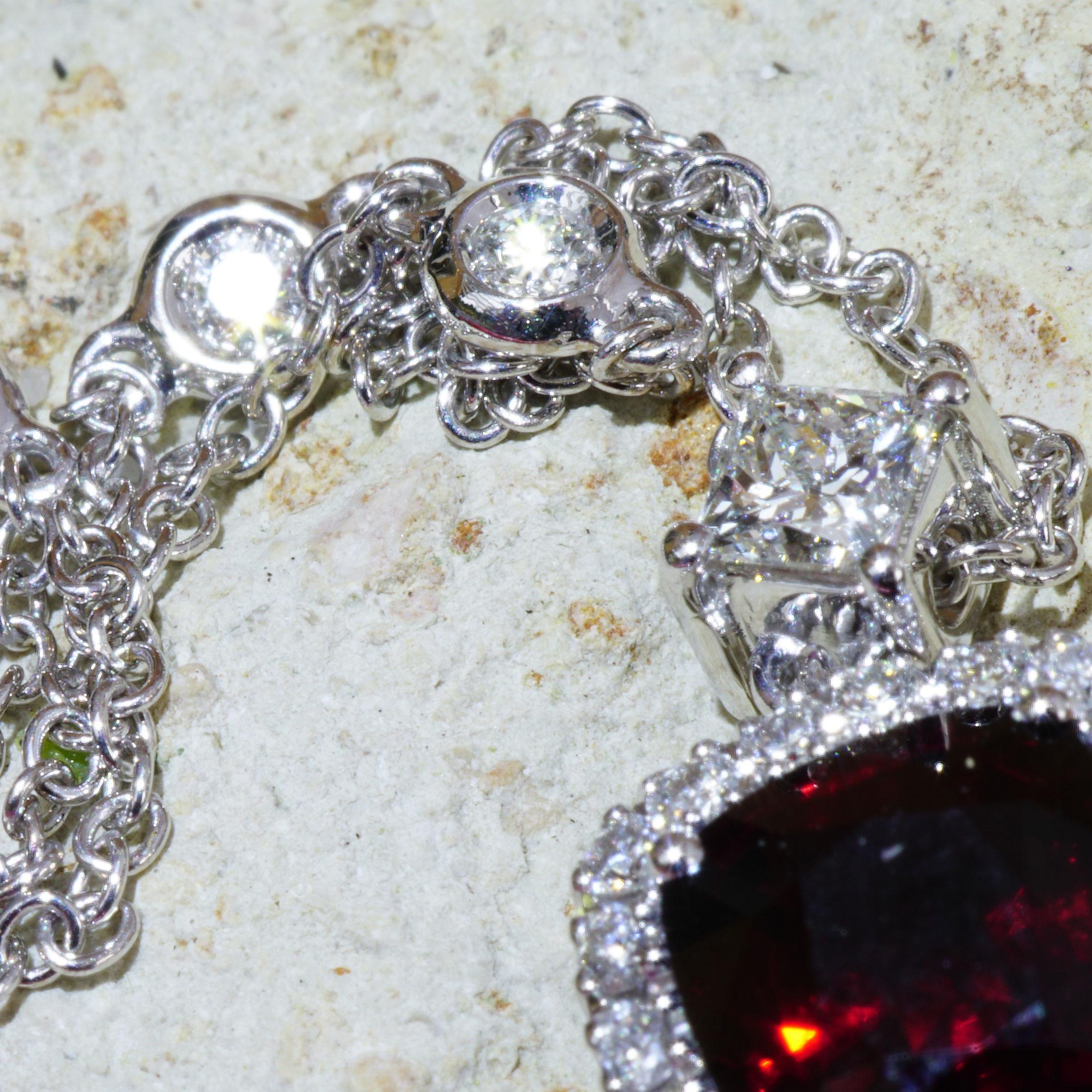 Moderno Collana con diamanti rossi di Birmania certificati GFCO 1,63 ct AAA+ 0,41 ct TW VS in vendita