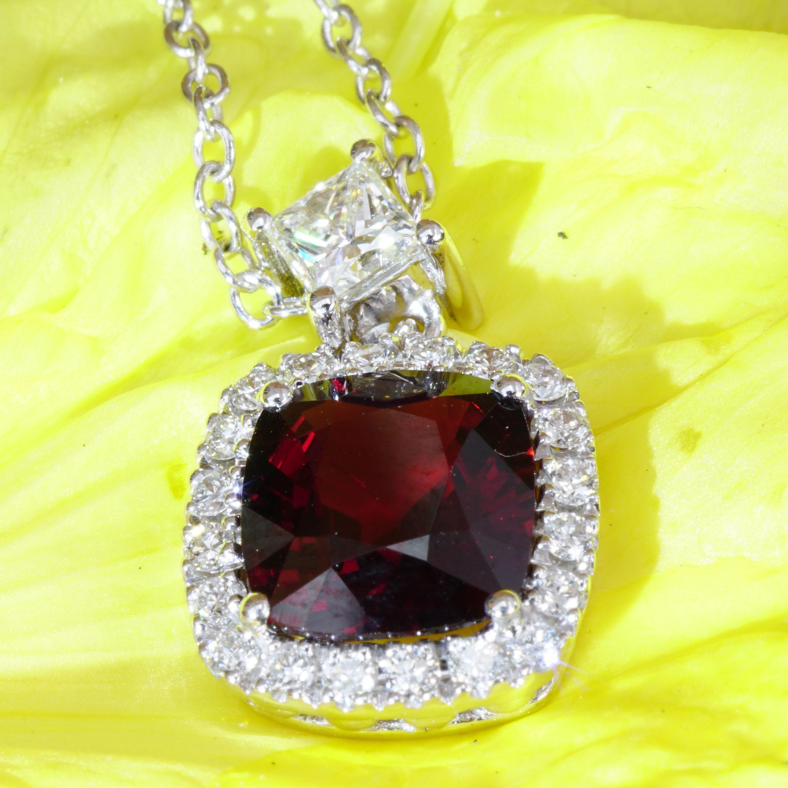 Collana con diamanti rossi di Birmania certificati GFCO 1,63 ct AAA+ 0,41 ct TW VS In condizioni Nuovo in vendita a Viena, Viena