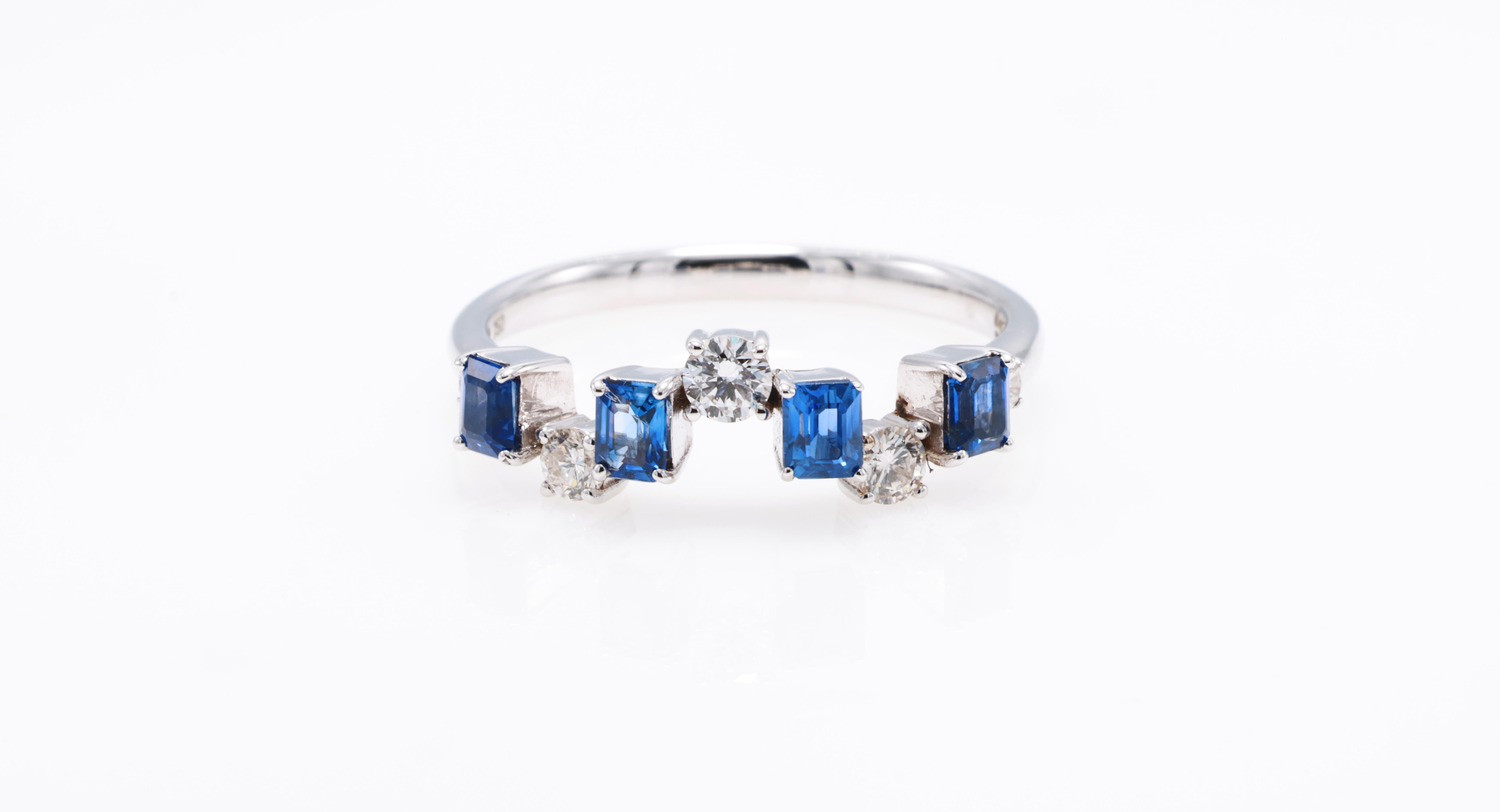 Anello con zaffiro in oro bianco 18kt e diamanti
  
  Colore e caratura dell'oro: Oro bianco 18kt
  Peso: 2.438 grammi
  
  Imposta con...
  Tipo di pietra: Zaffiro
  Forma: Ottagono
  Carati: 0,57 (04 pezzi) 
  Colore: -
  Chiarezza: -
  
  Pietre