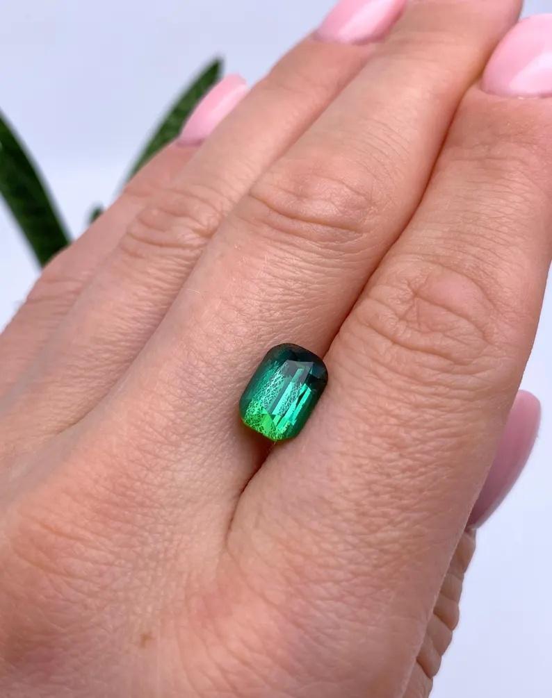 Ottagono Gemma nazionale certificata GFCO 3,81ct Lagoon Tourmaline, ottagono, Afghanistan in vendita