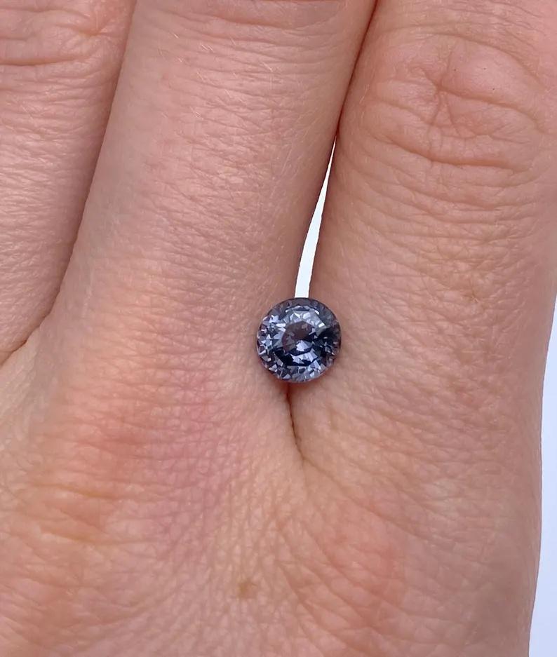 GFCO Certified Natural 1.47Ct Violet Spinel gemstone, Brilliant cut, Tanzania In New Condition In Daugavpils, LV