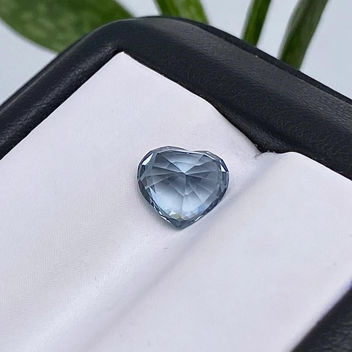 Gemma Spinello Grigio certificata GFCO da 1,78 carati, taglio a cuore, Tanzania In condizioni Nuovo in vendita a Daugavpils, LV