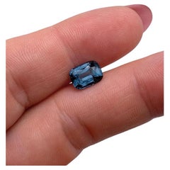 Pierre précieuse spinelle bleu cobalt certifiée GFCO de 2,40 carats,  Origine : Tanzanie.