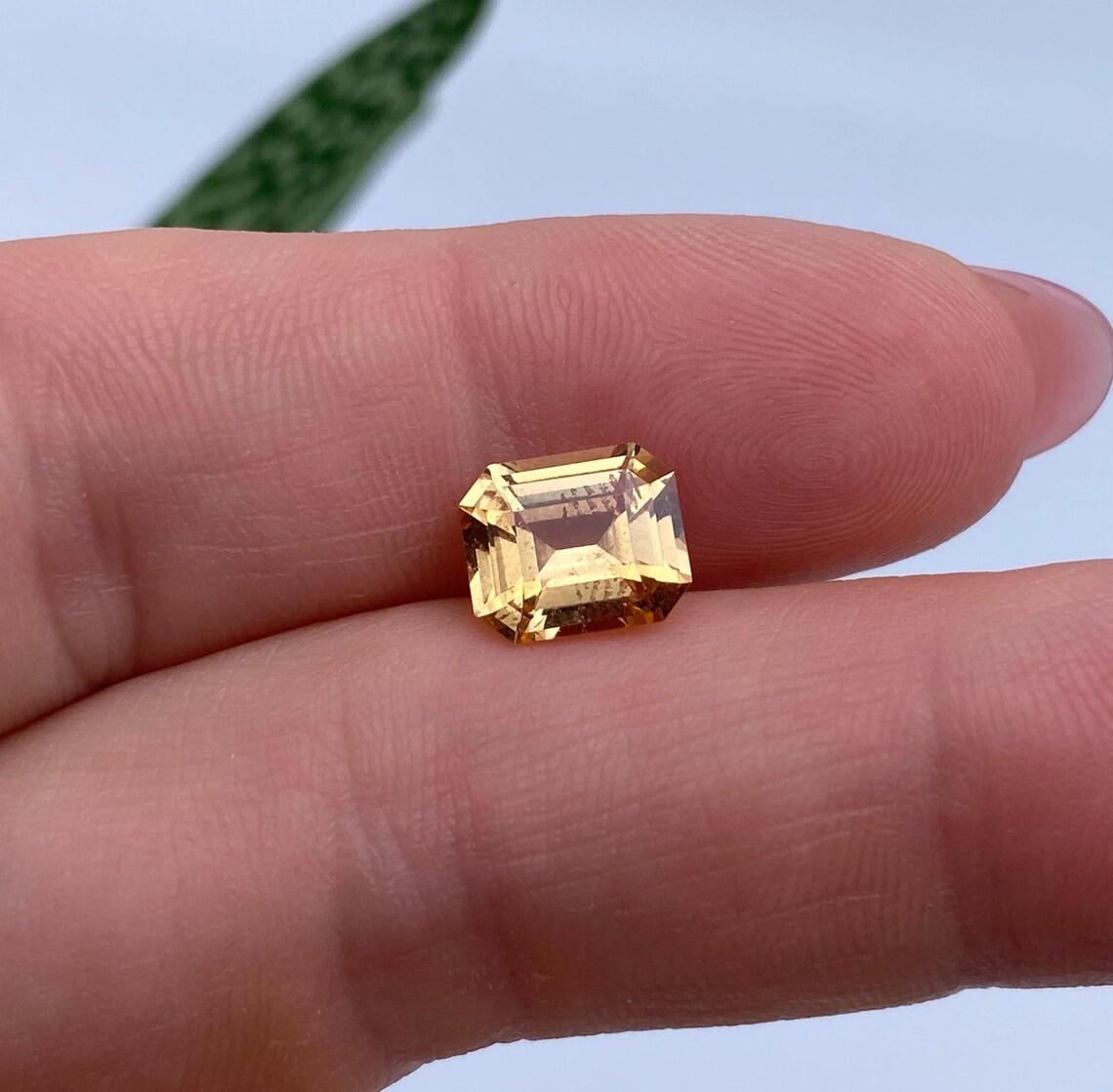 Taille octogone Pierre précieuse grenat hessonite naturelle certifiée GFCO de 2,92 carats, taille octogonale. Tanzanie. en vente