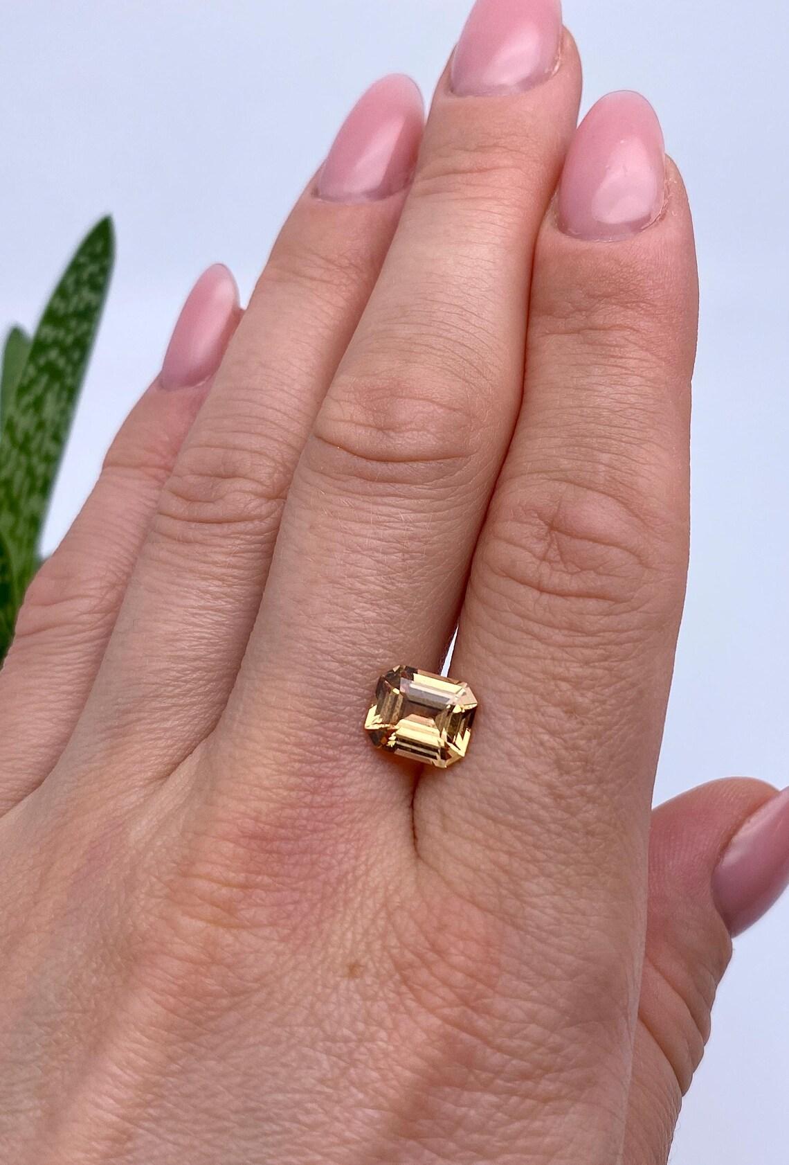 Pierre précieuse grenat hessonite naturelle certifiée GFCO de 2,92 carats, taille octogonale. Tanzanie. Neuf - En vente à Daugavpils, LV