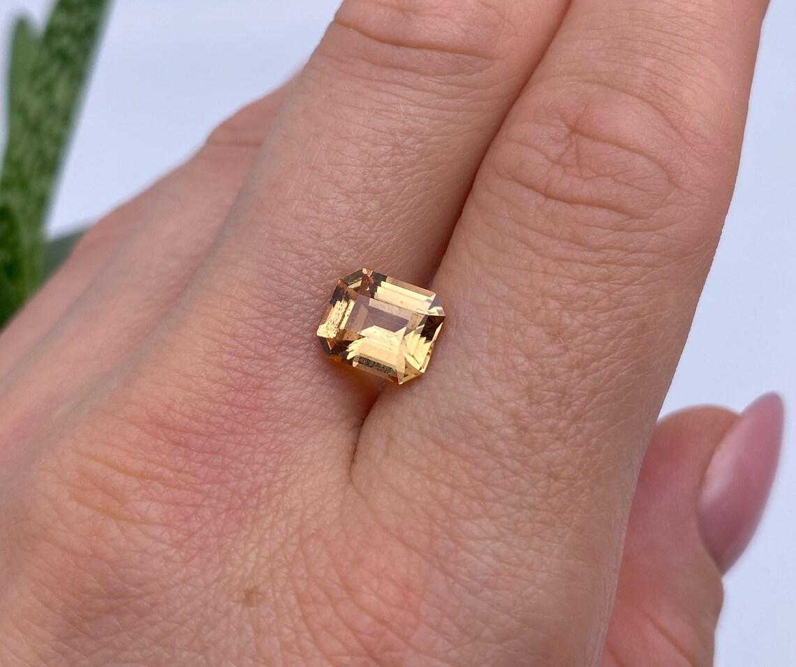 Pierre précieuse grenat hessonite naturelle certifiée GFCO de 2,92 carats, taille octogonale. Tanzanie. Unisexe en vente