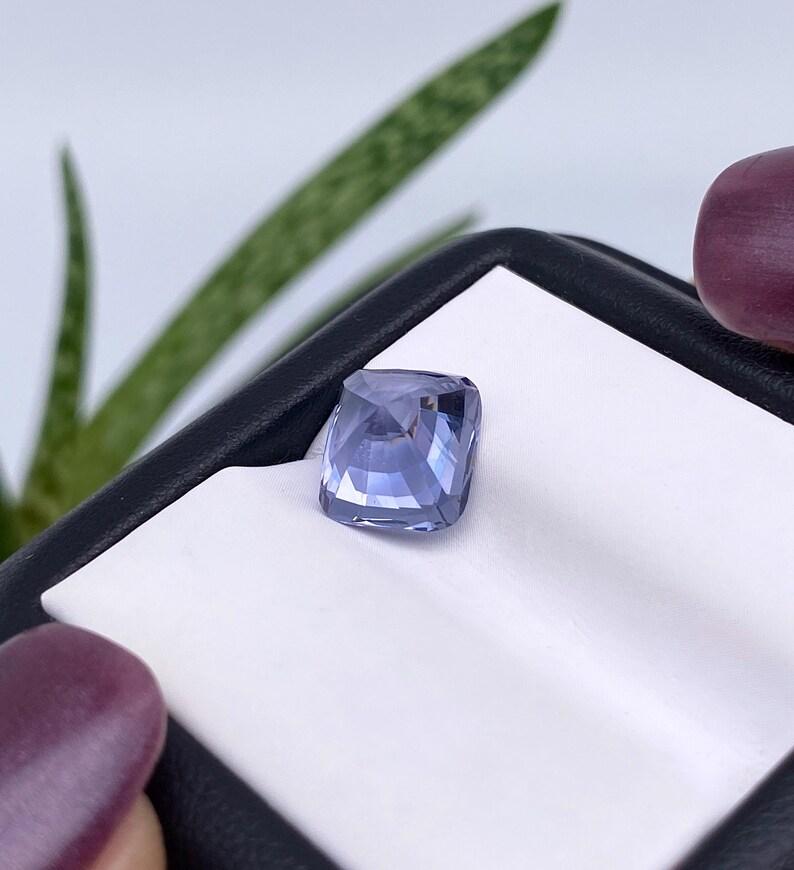 GFCO Certified Nature 4.02Ct Violet Spinel gemstone, Cushion cut, Tanzania en vente 1
