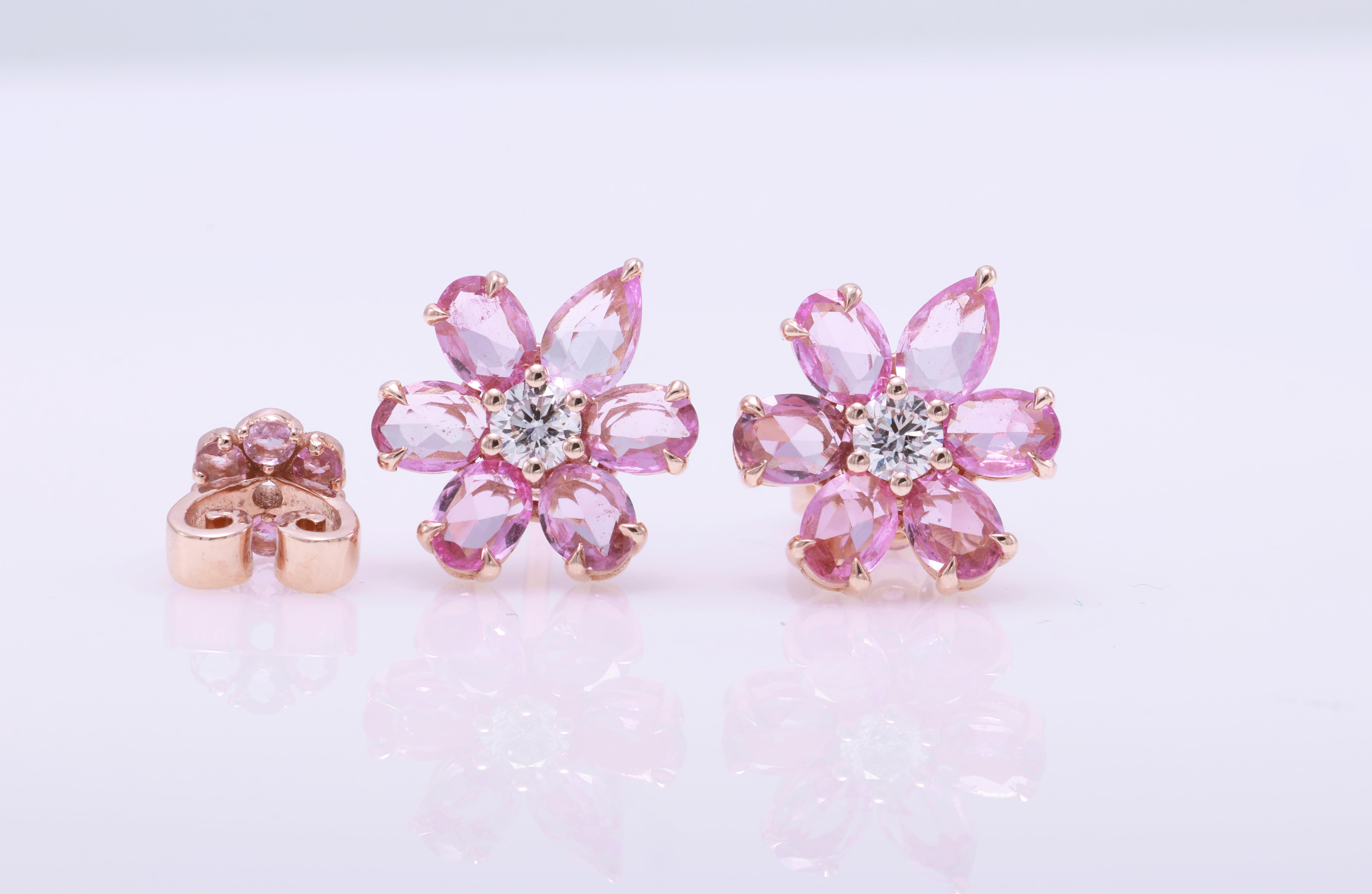 Orecchino in oro bianco 18 carati con diamanti
  
  Colore e caratura dell'oro: Oro bianco 18kt
  Peso: 2.816 grammi
  
  Imposta con...
  Tipo di pietra: Zaffiro
  Forma: A pera e ovale
  Carati: 1,87 (12 pezzi) 
  Colore: Rosa
  Chiarezza: -
  
 