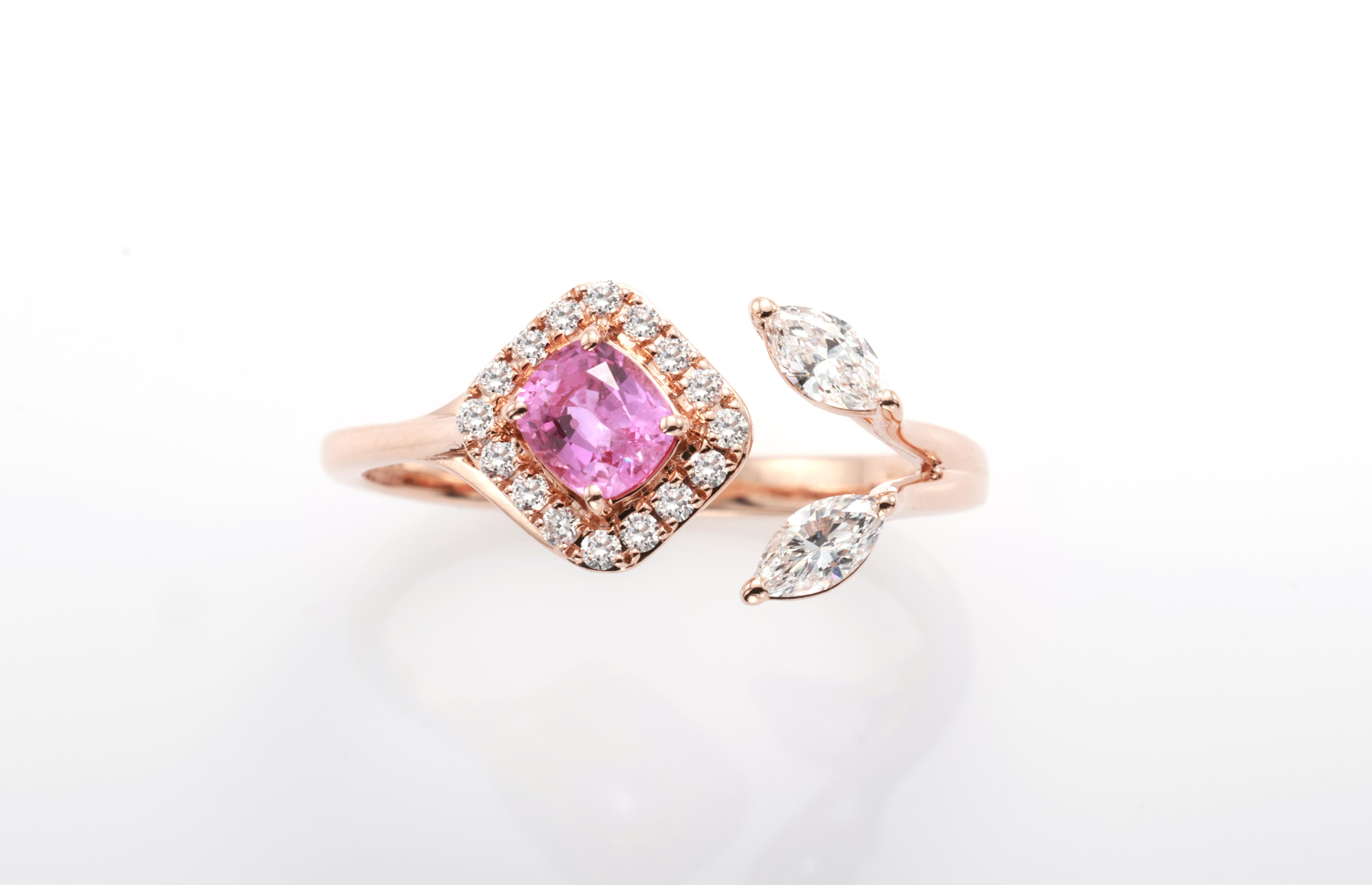 Bague en or blanc 14kt avec saphir et diamants
  
  Couleur de l'or et carat : Or blanc 14kt
  Poids : 2.816 grammes
  
  Ensemble avec...
  Type de pierre : Saphir
  Forme : Coussin
  Carat : 0,41 
  Couleur : Rose vif
  Clarté : -
  
  Pierres